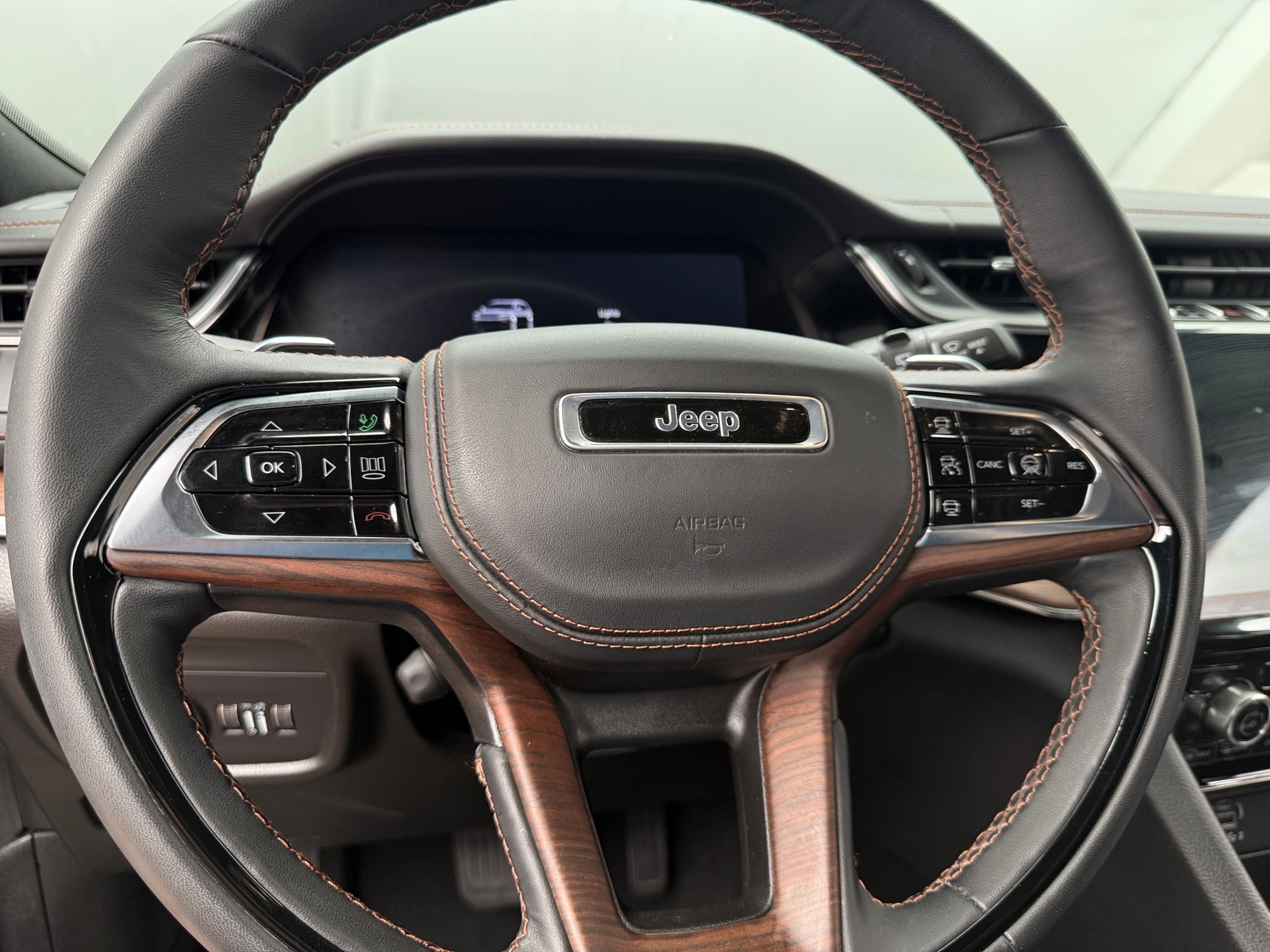 Thumbnail: 2024 Jeep Grand Cherokee L - 4