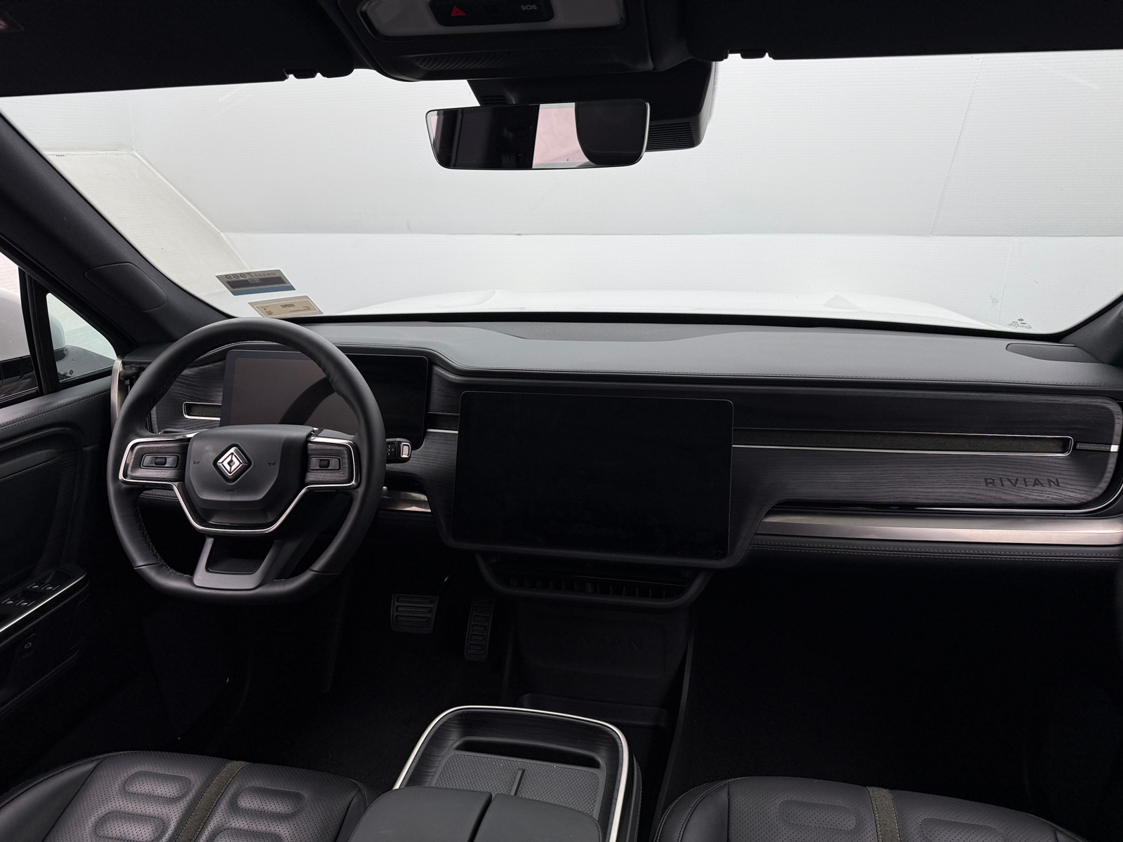 Thumbnail: 2025 Rivian R1T - 2
