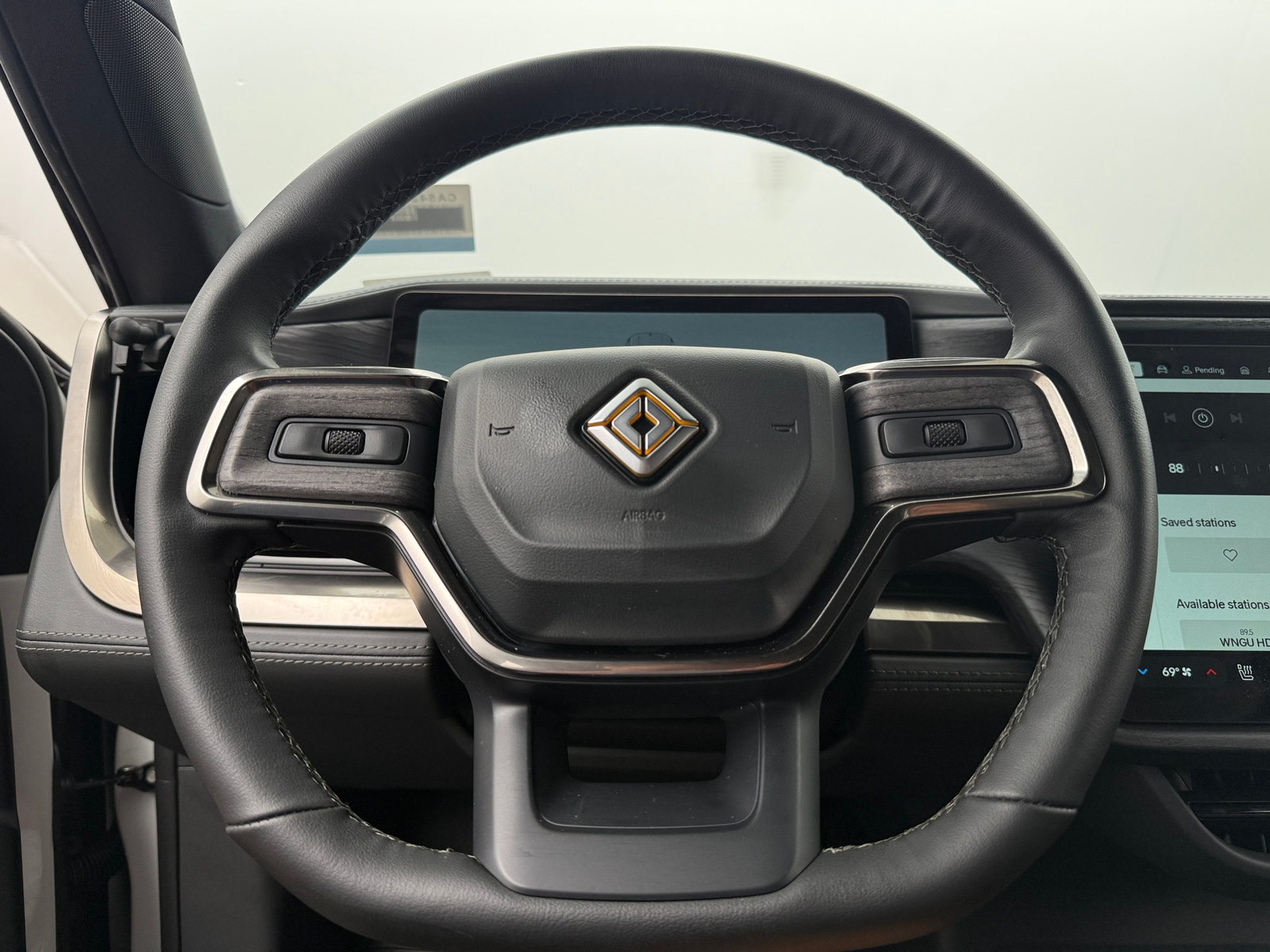 Thumbnail: 2025 Rivian R1T - 4