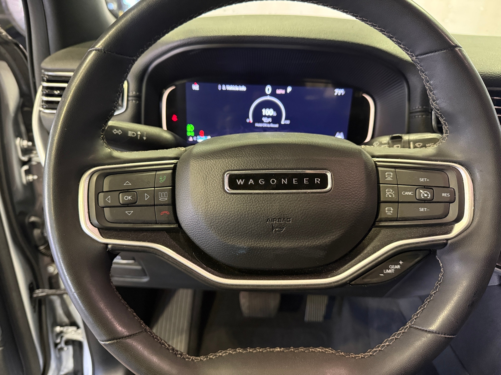 Thumbnail: 2022 Jeep Wagoneer - 4