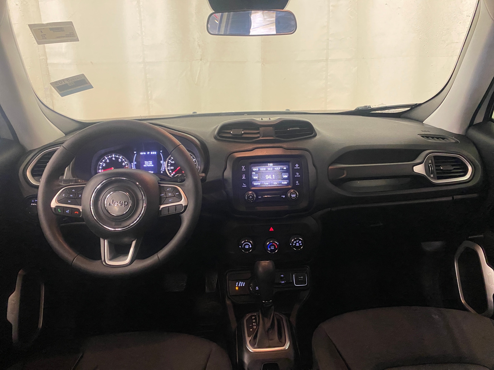 Thumbnail: 2019 Jeep Renegade - 3