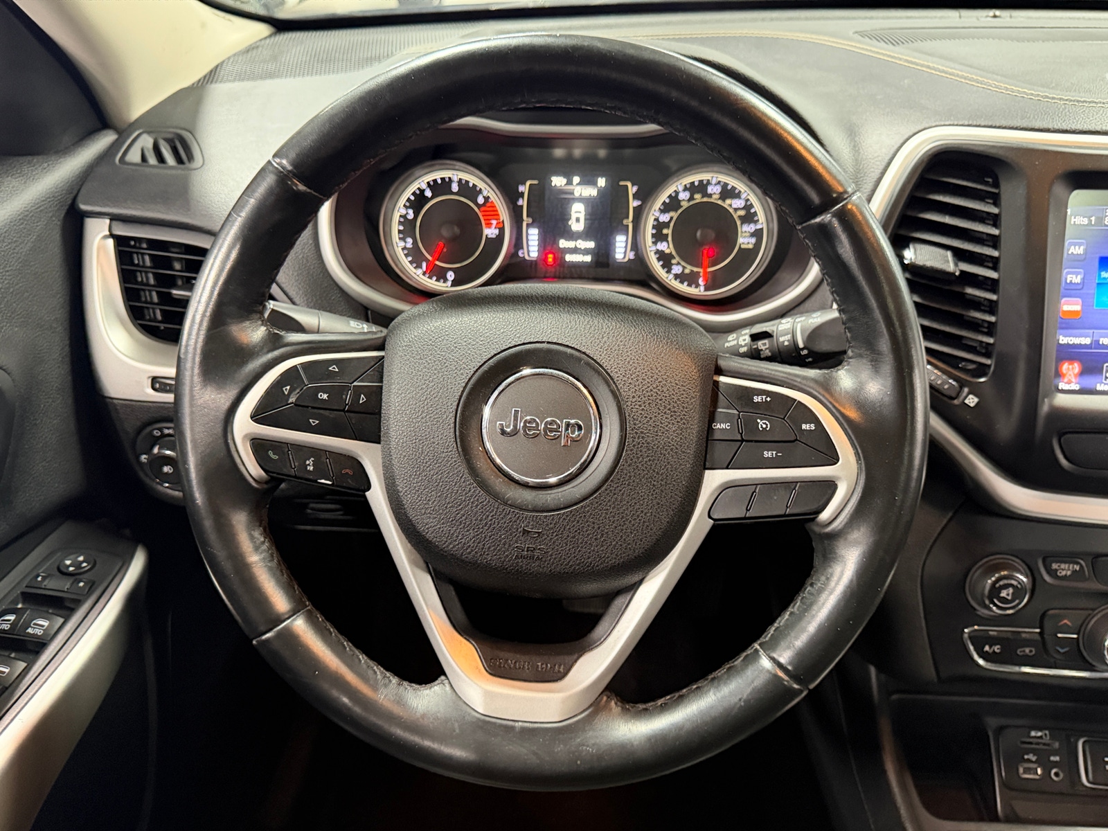 Thumbnail: 2018 Jeep Cherokee - 5