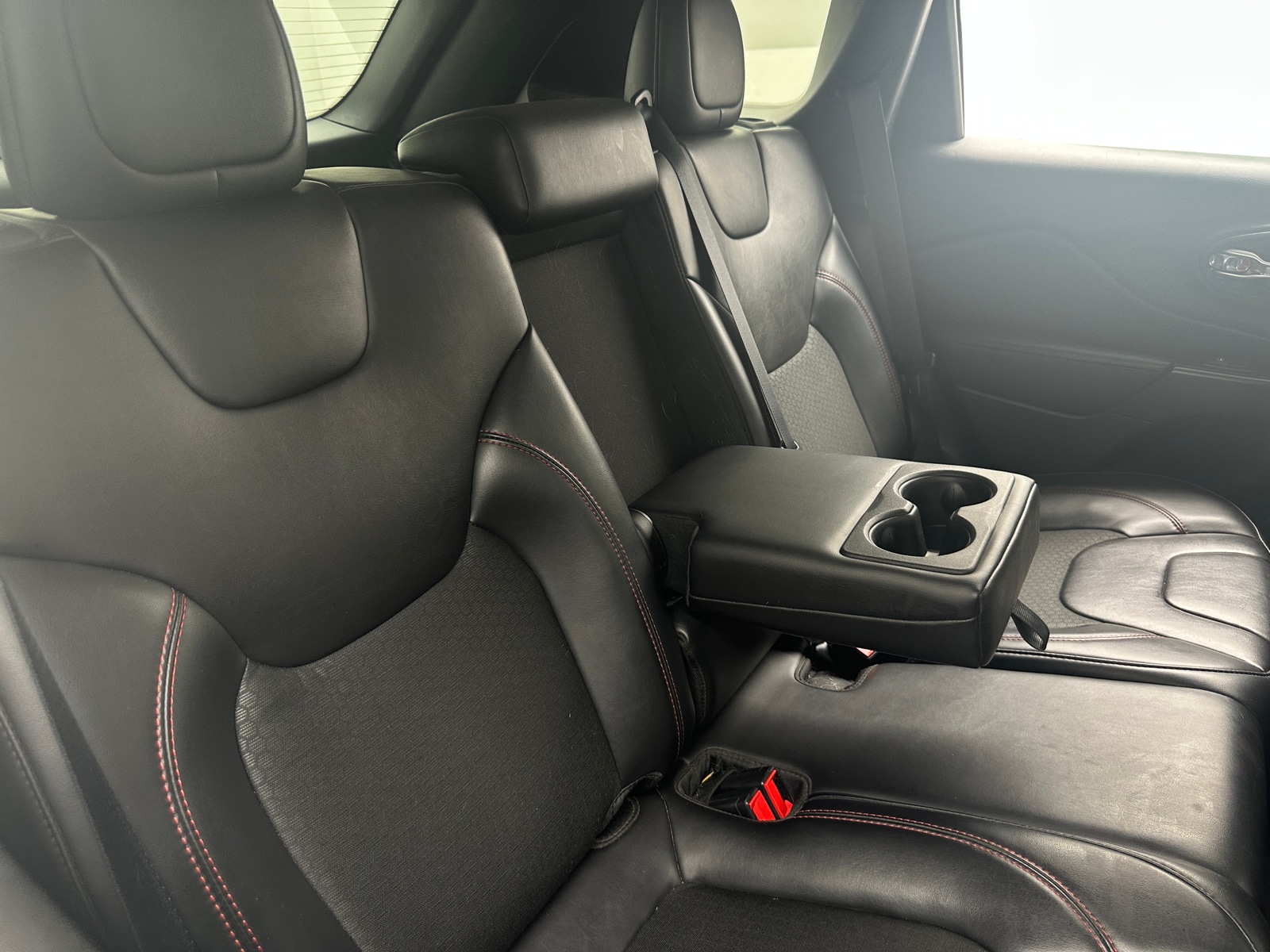 Thumbnail: 2019 Jeep Cherokee - 6