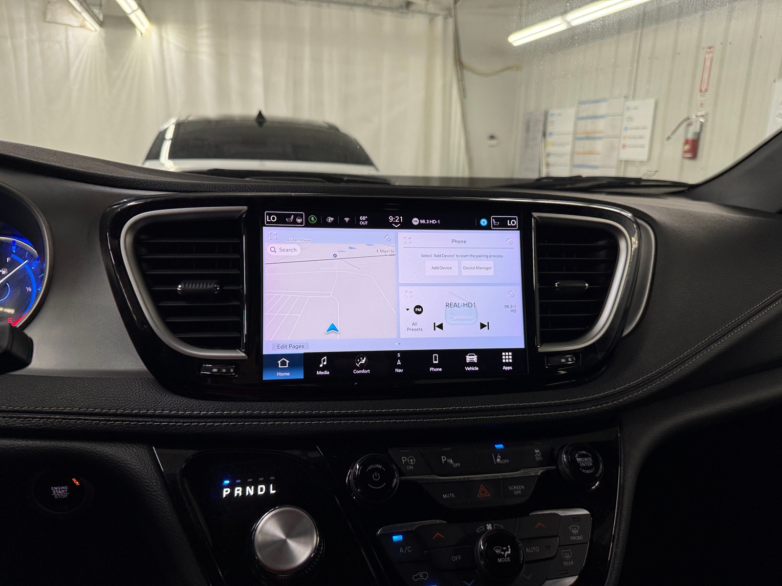 Thumbnail: 2024 Chrysler Pacifica - 3