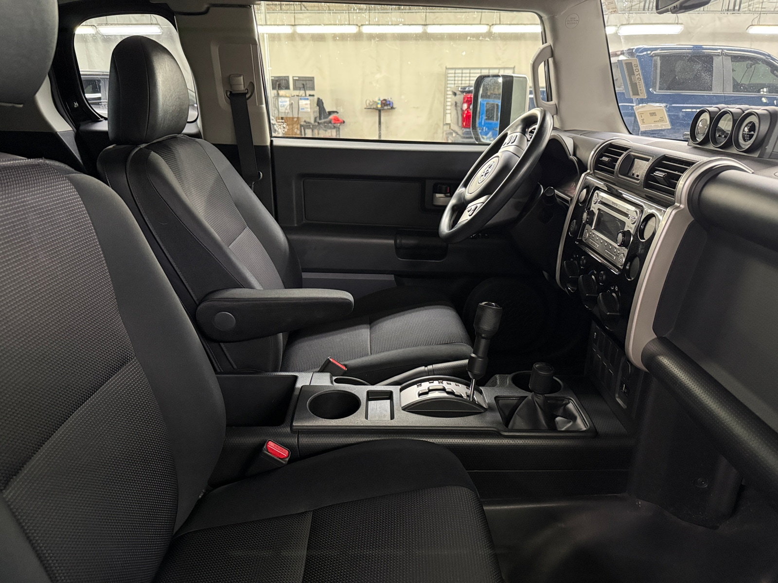 Thumbnail: 2014 Toyota FJ Cruiser - 2