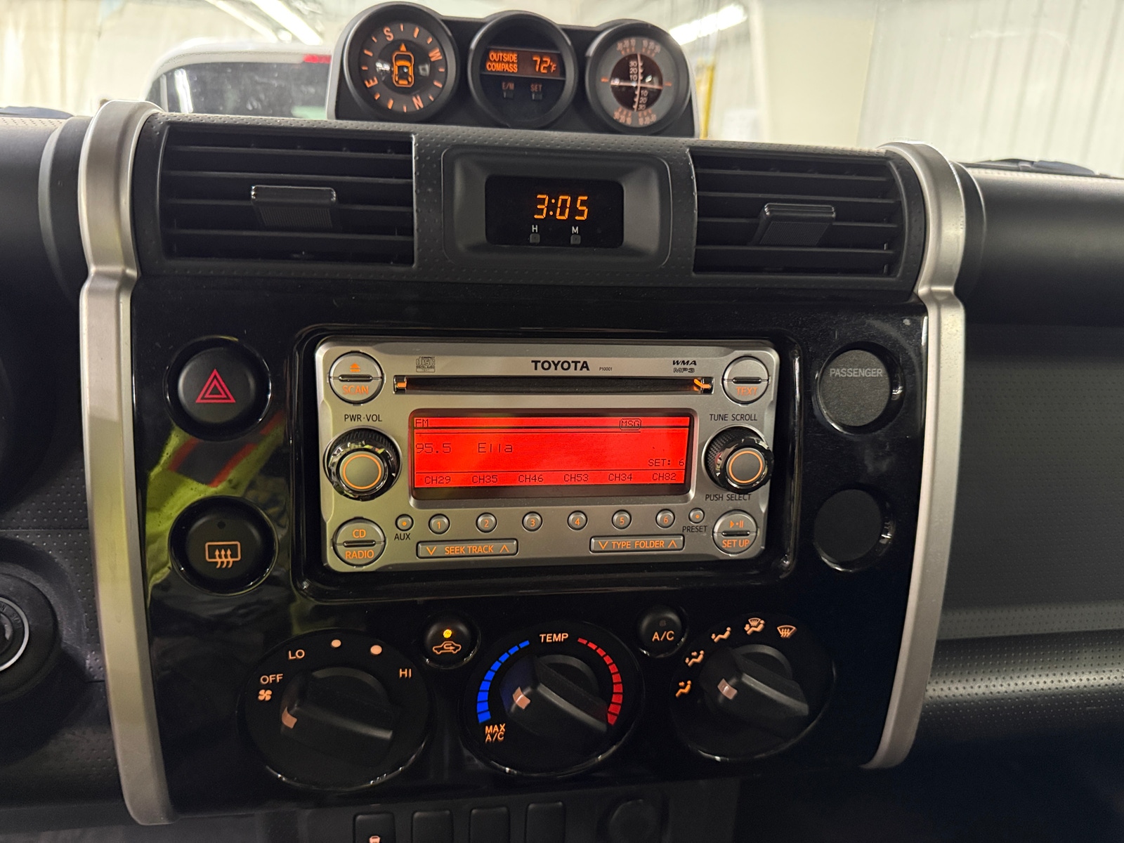Thumbnail: 2014 Toyota FJ Cruiser - 4