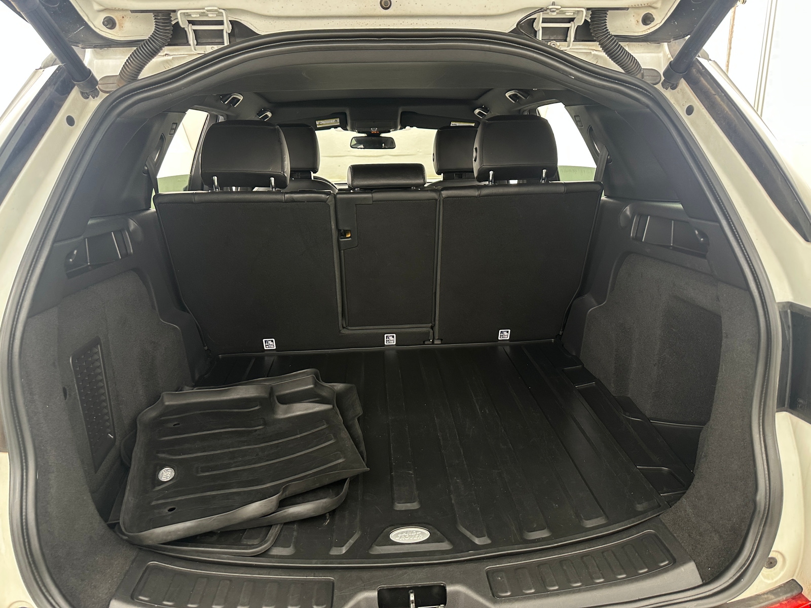 Thumbnail: 2019 Land Rover Discovery Sport - 6