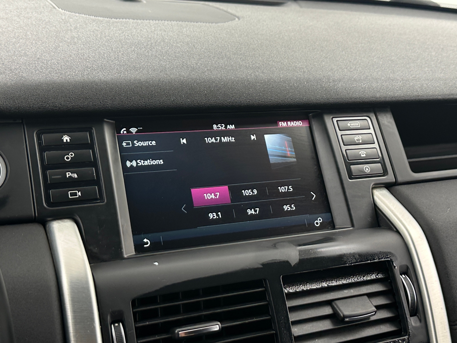 Thumbnail: 2019 Land Rover Discovery Sport - 3