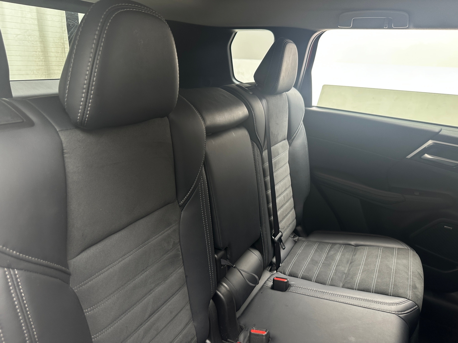 Thumbnail: 2025 Mitsubishi Outlander - 5