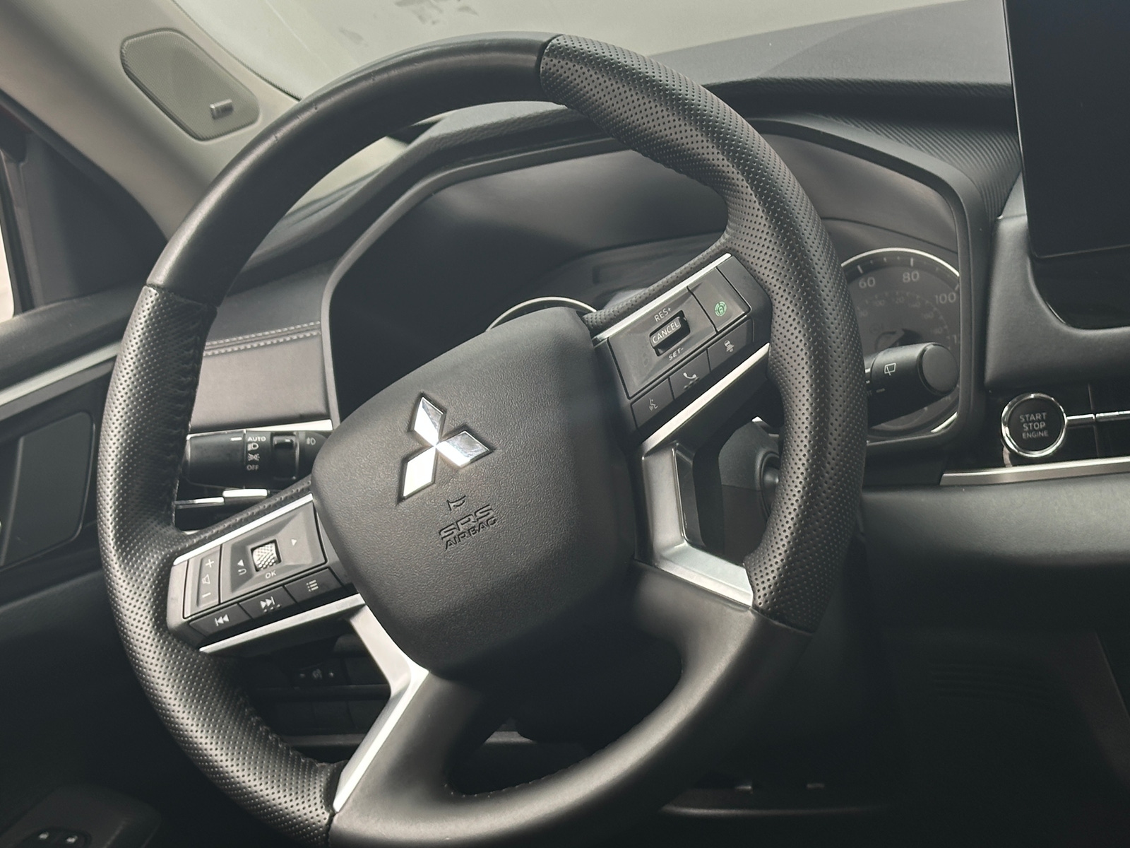 Thumbnail: 2025 Mitsubishi Outlander - 4