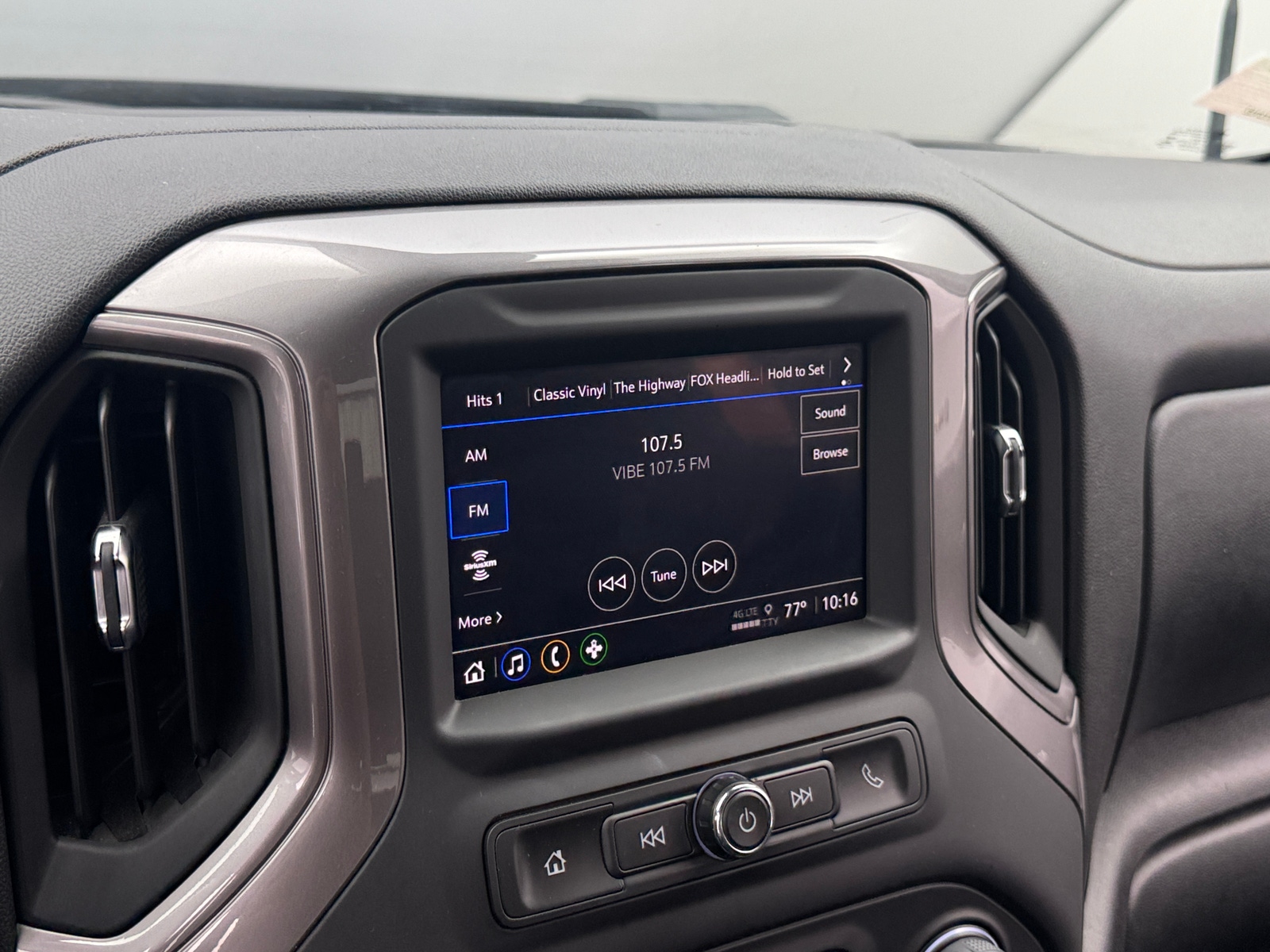 Thumbnail: 2024 Chevrolet Silverado 2500 - 4