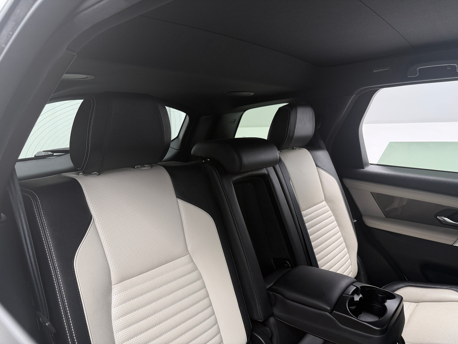 Thumbnail: 2020 Land Rover Discovery Sport - 5
