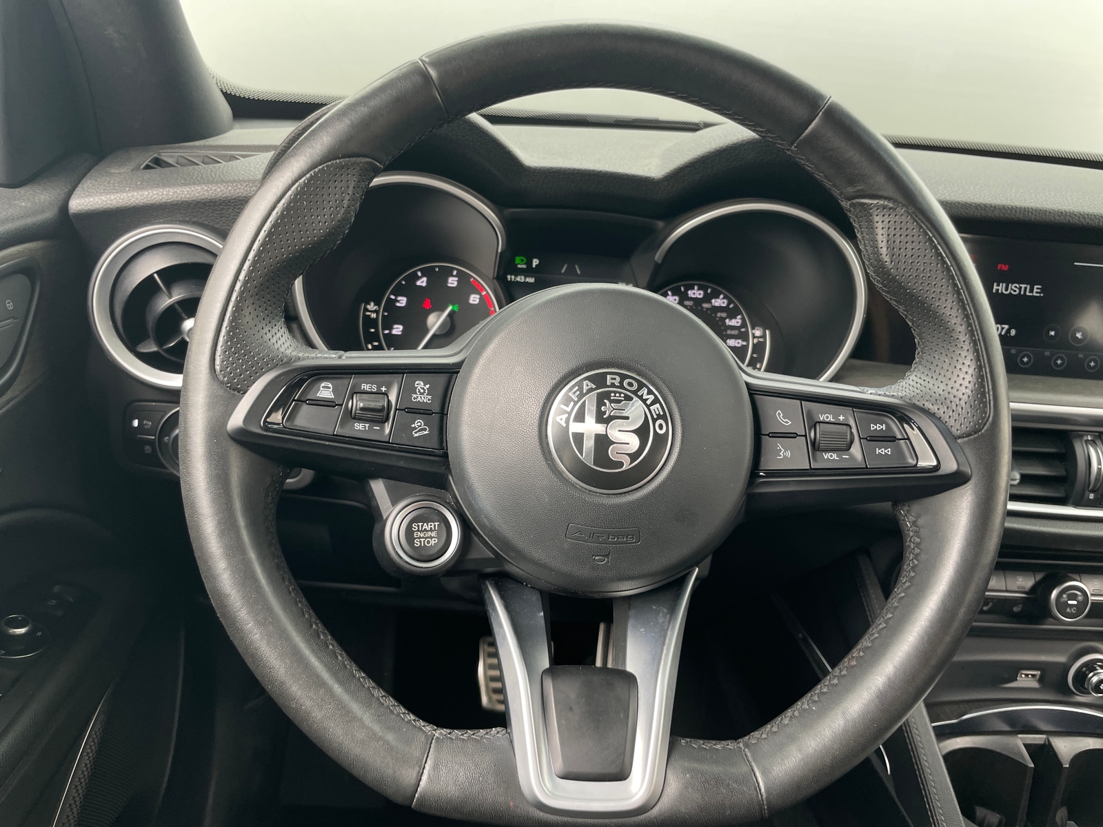 Thumbnail: 2022 Alfa Romeo Stelvio - 4