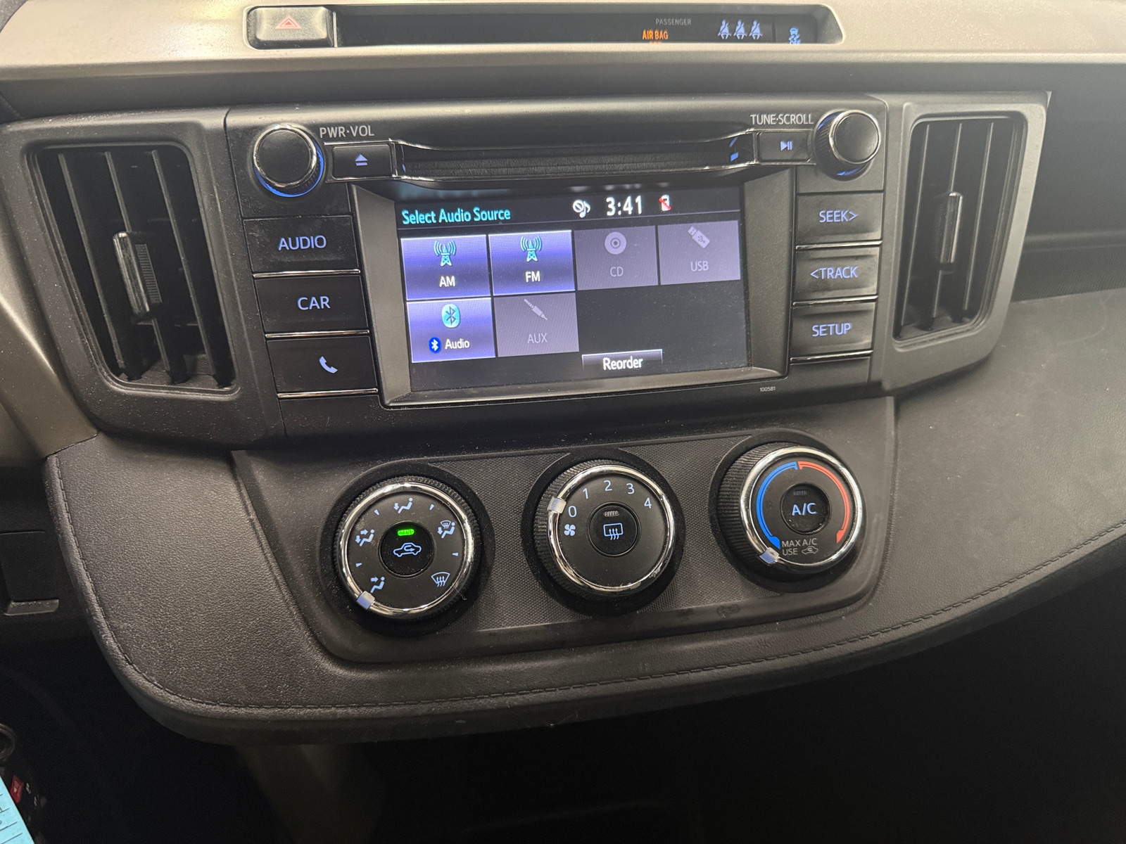 Thumbnail: 2018 Toyota RAV4 - 4
