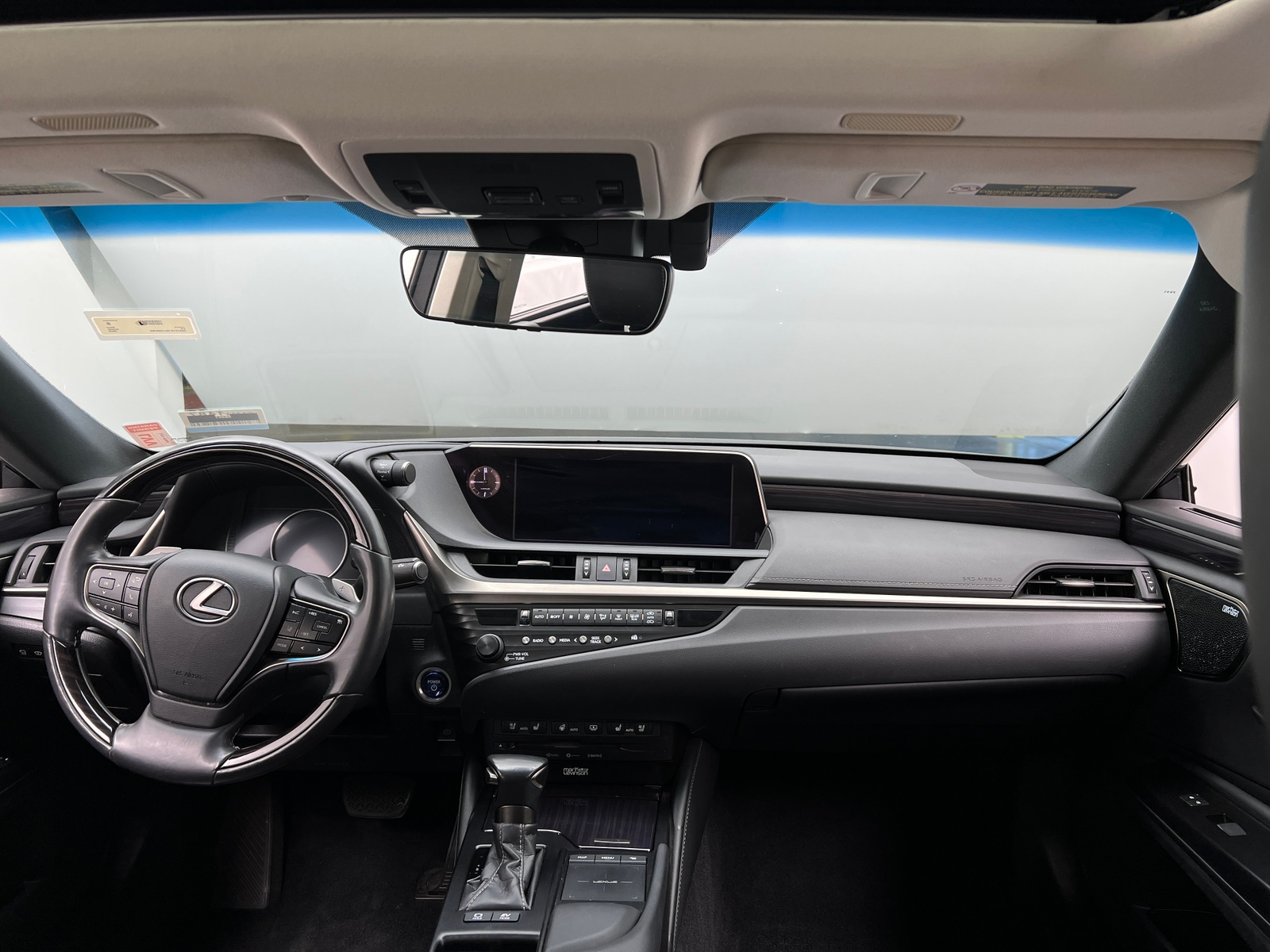 Thumbnail: 2020 Lexus ES - 2