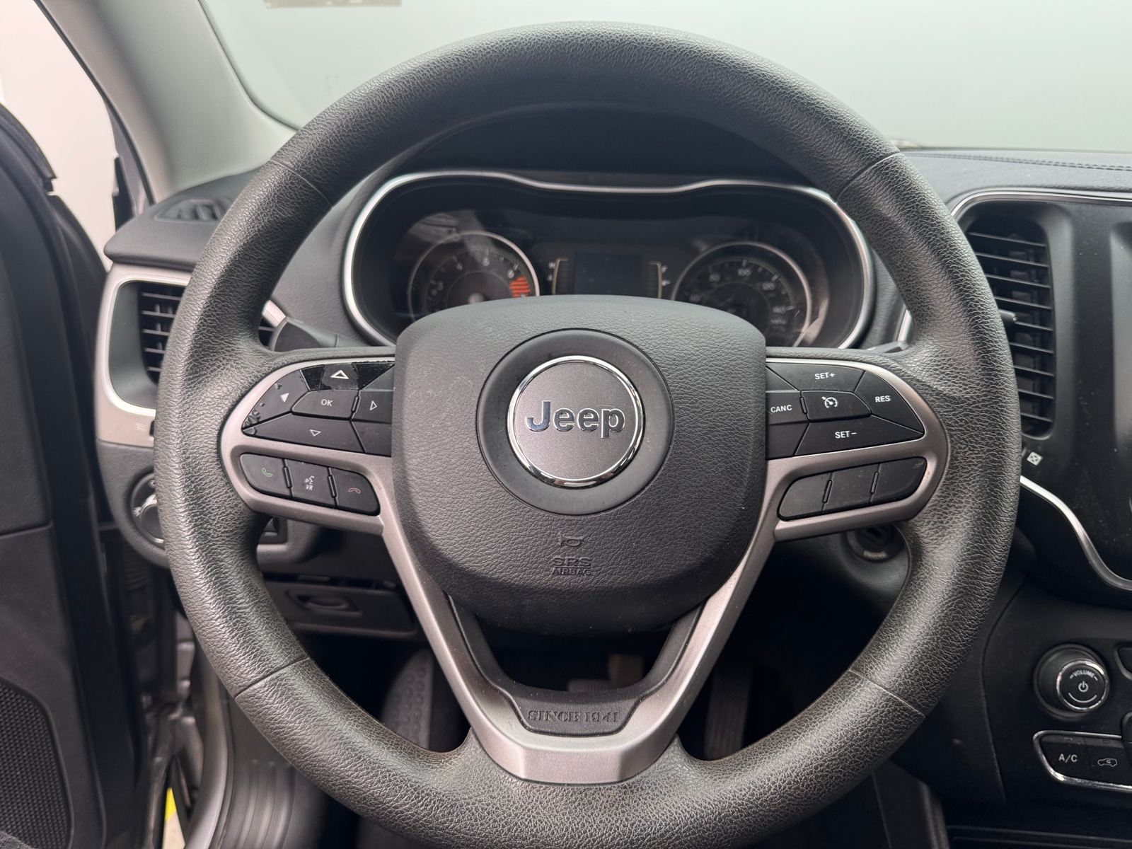 Thumbnail: 2020 Jeep Cherokee - 5
