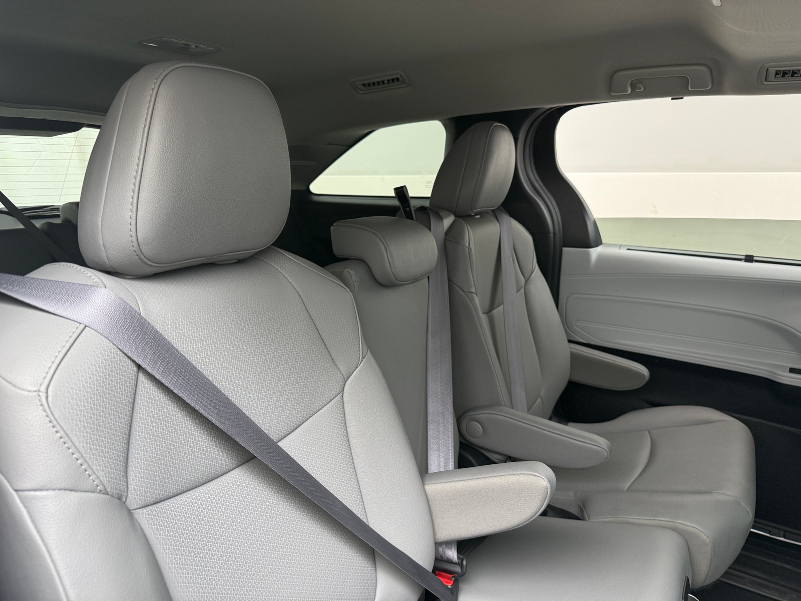 Thumbnail: 2025 Toyota Sienna - 5