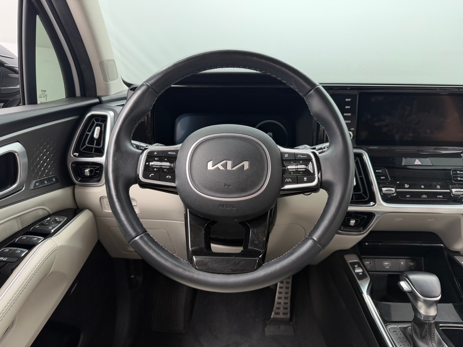 Thumbnail: 2022 Kia Sorento - 4