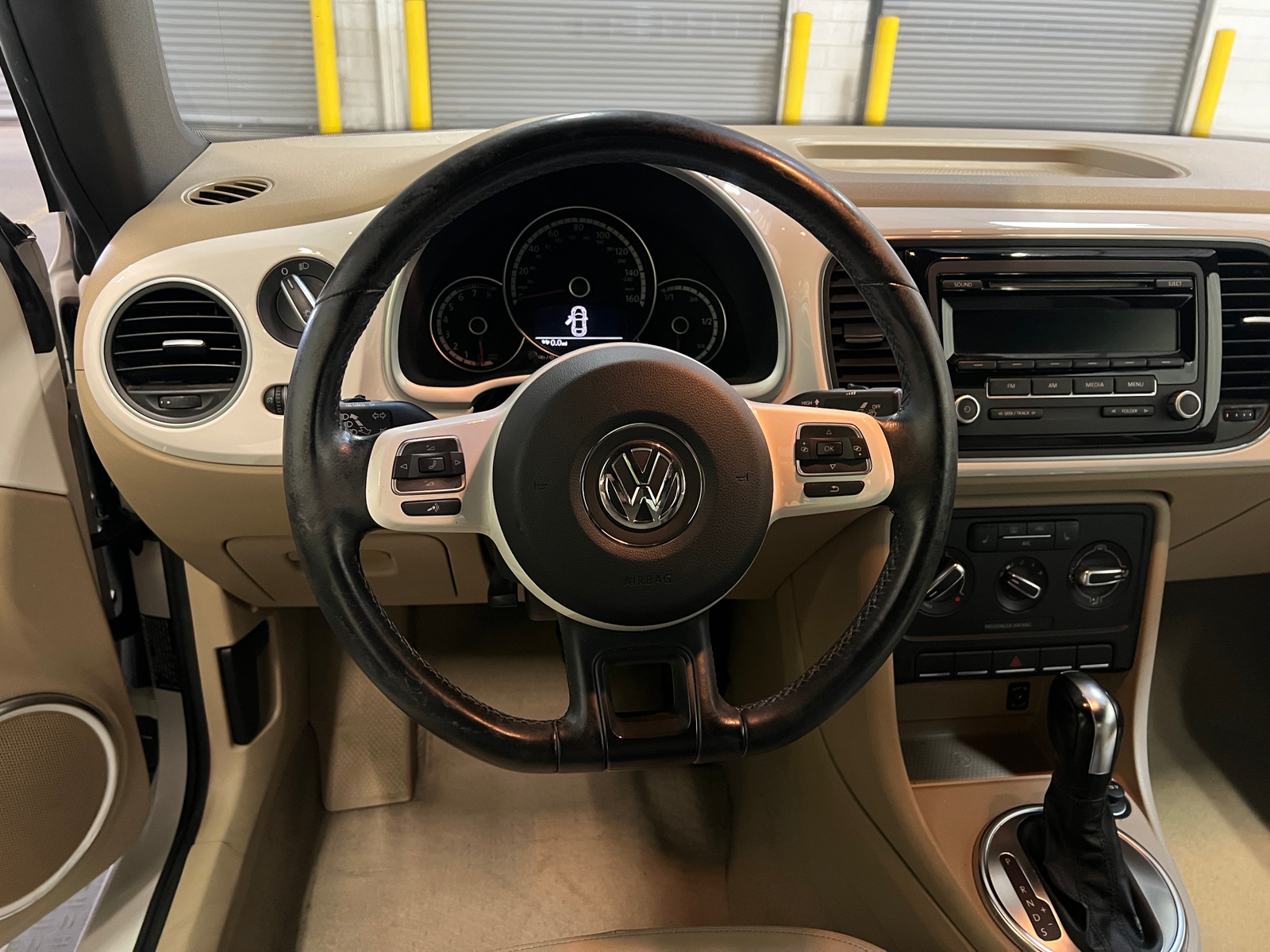 Thumbnail: 2014 Volkswagen Beetle - 4