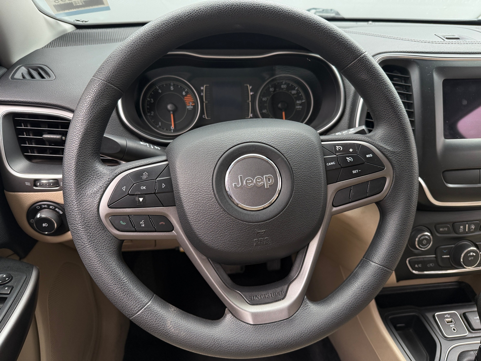 Thumbnail: 2019 Jeep Cherokee - 5