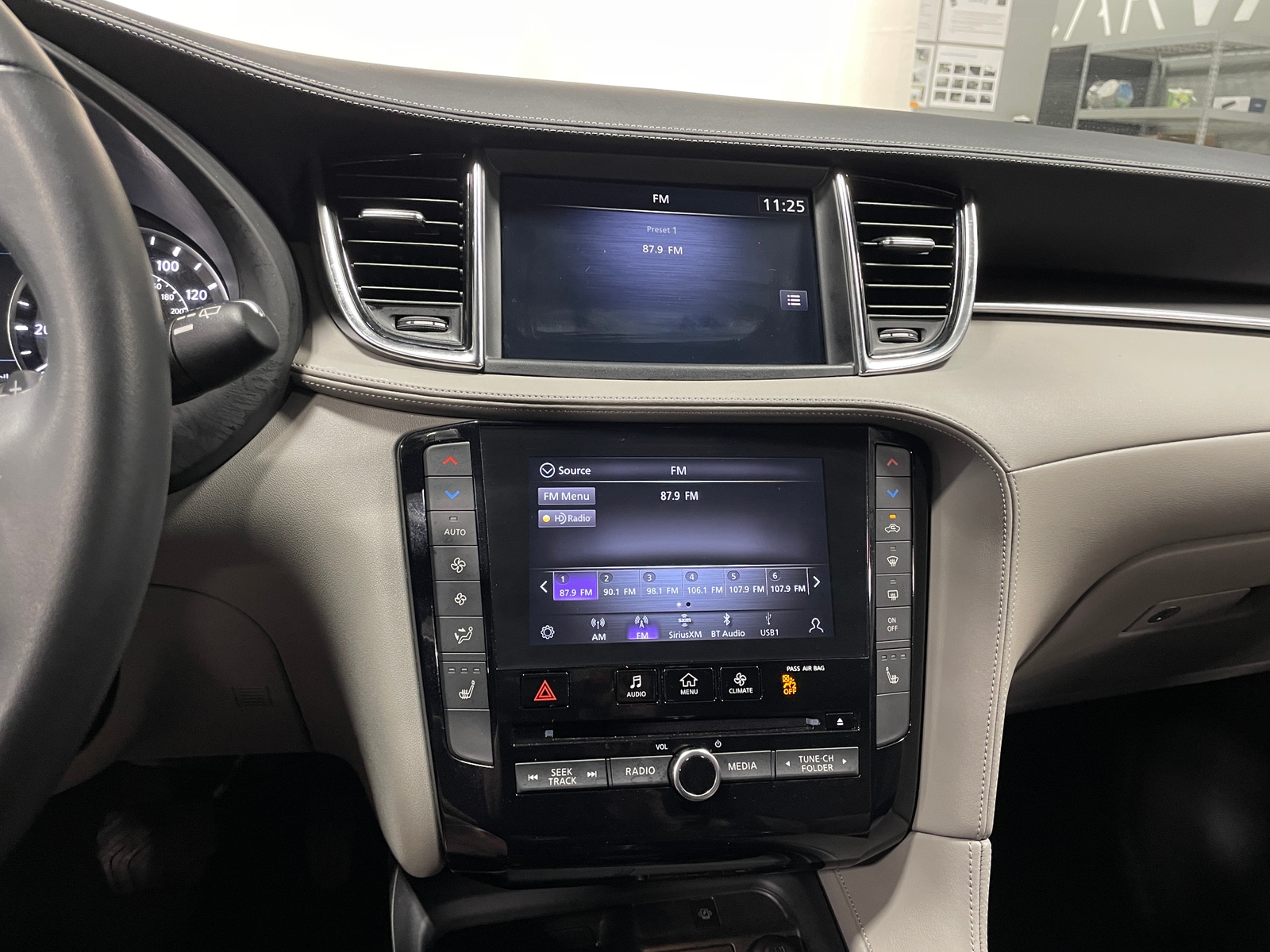 Thumbnail: 2023 INFINITI QX50 - 3