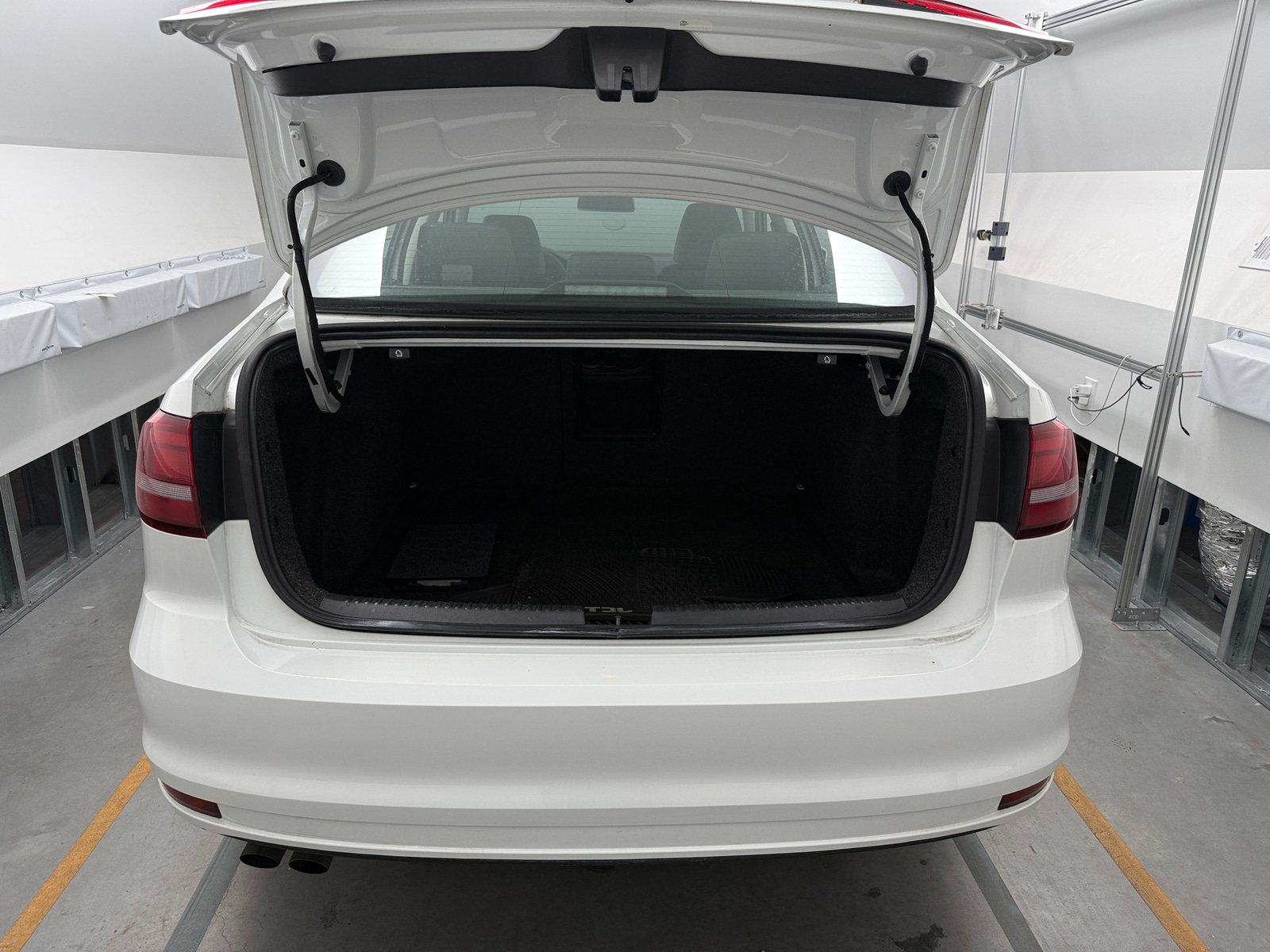 Thumbnail: 2017 Volkswagen Jetta - 6