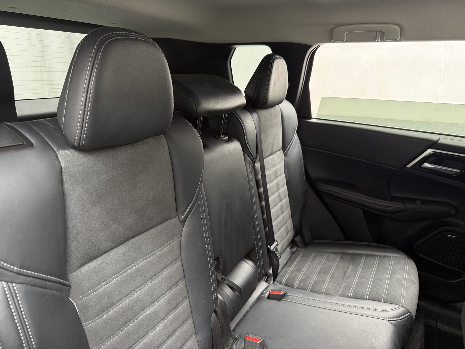 Thumbnail: 2025 Mitsubishi Outlander - 5