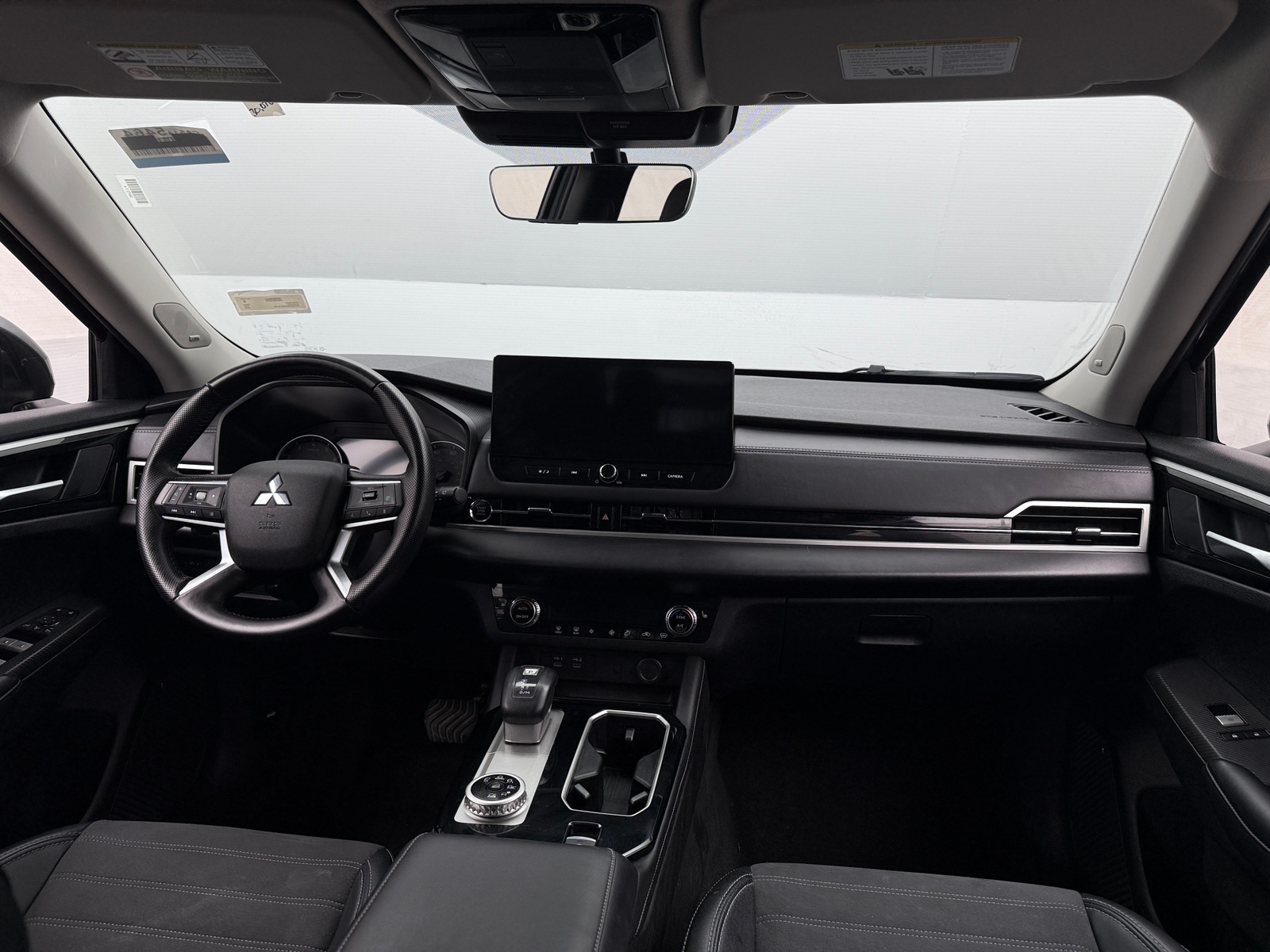 Thumbnail: 2025 Mitsubishi Outlander - 2