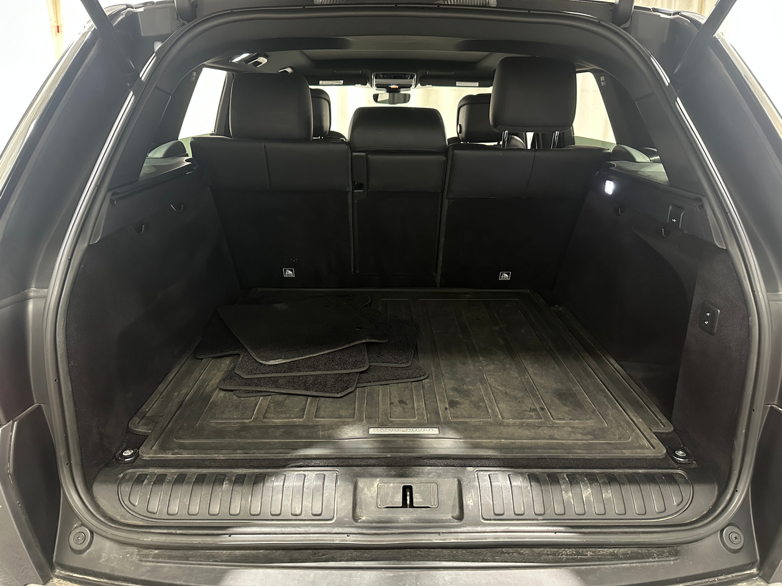 Thumbnail: 2020 Land Rover Range Rover Sport - 6