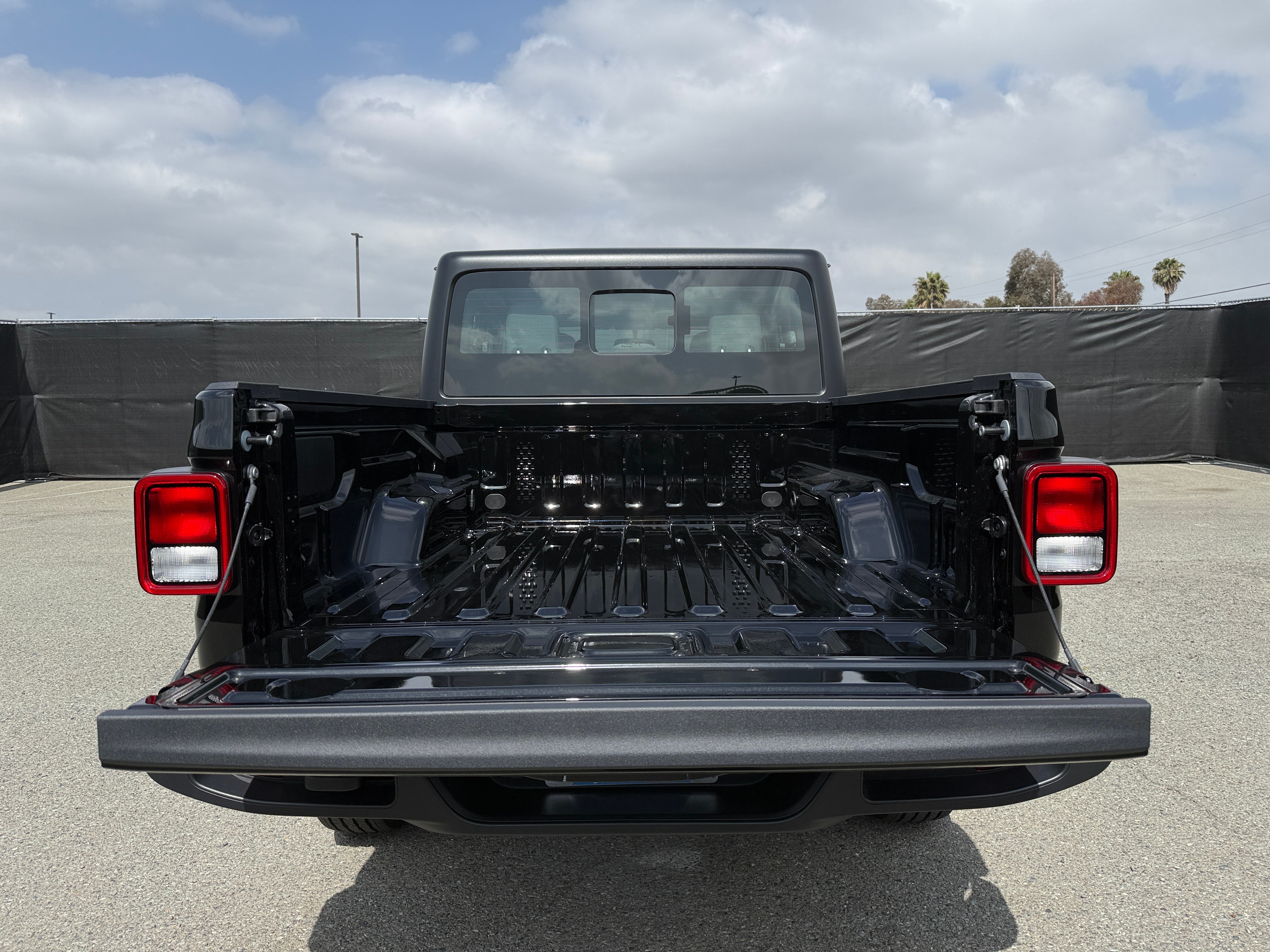 2026 Jeep Gladiator Sport Auto's photo