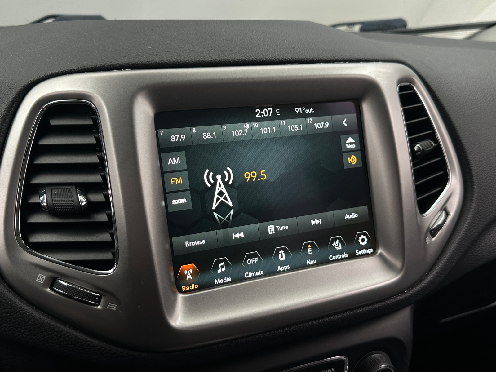 Thumbnail: 2017 Jeep Compass - 4