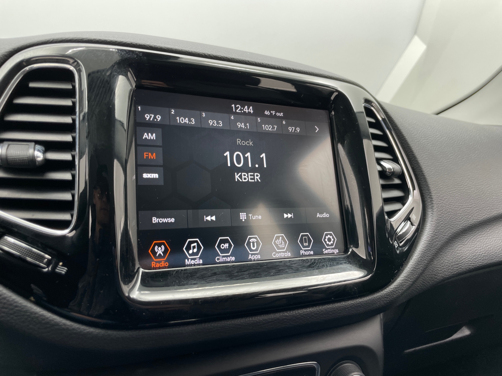 Thumbnail: 2019 Jeep Compass - 3