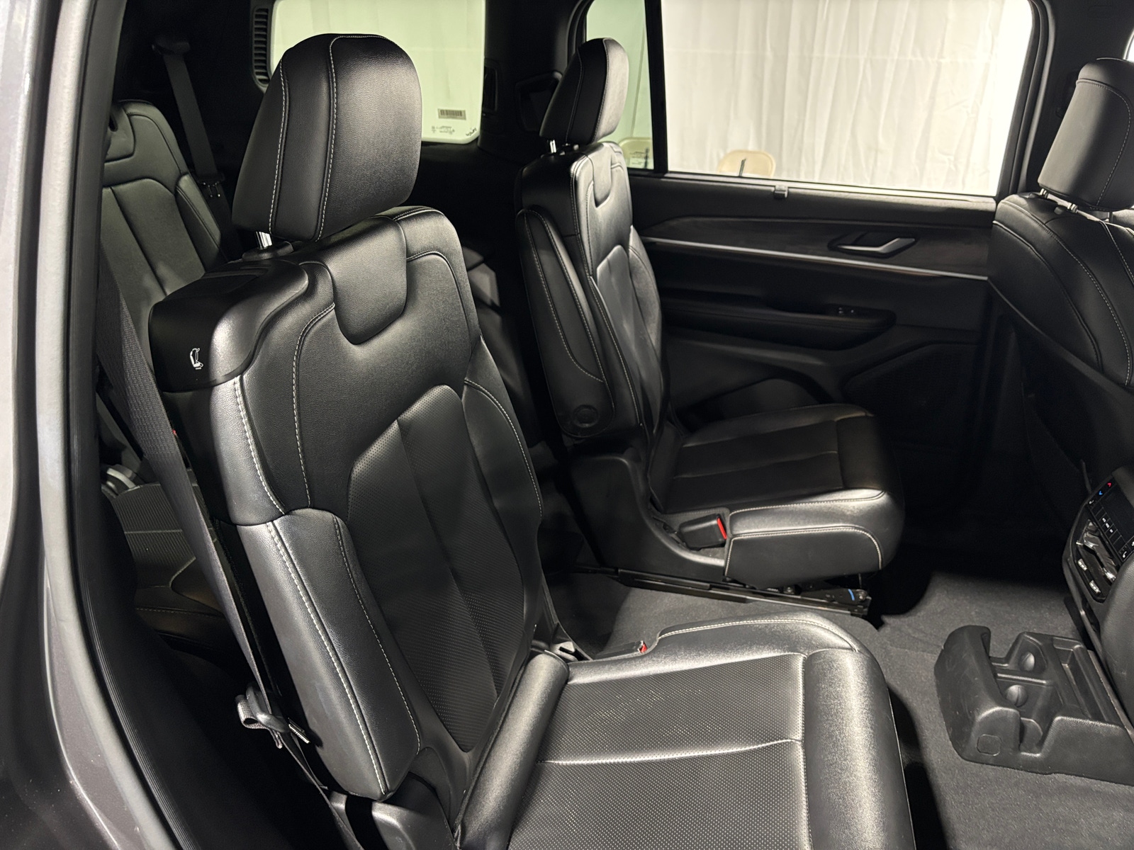 Thumbnail: 2024 Jeep Grand Cherokee L - 5