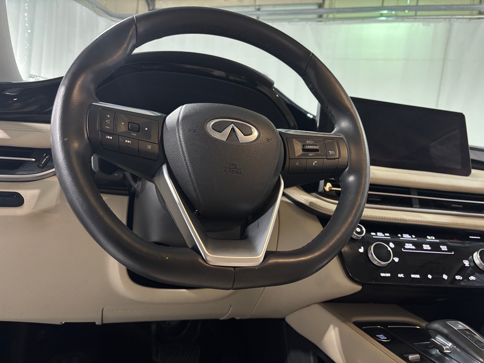 Thumbnail: 2023 INFINITI QX60 - 4