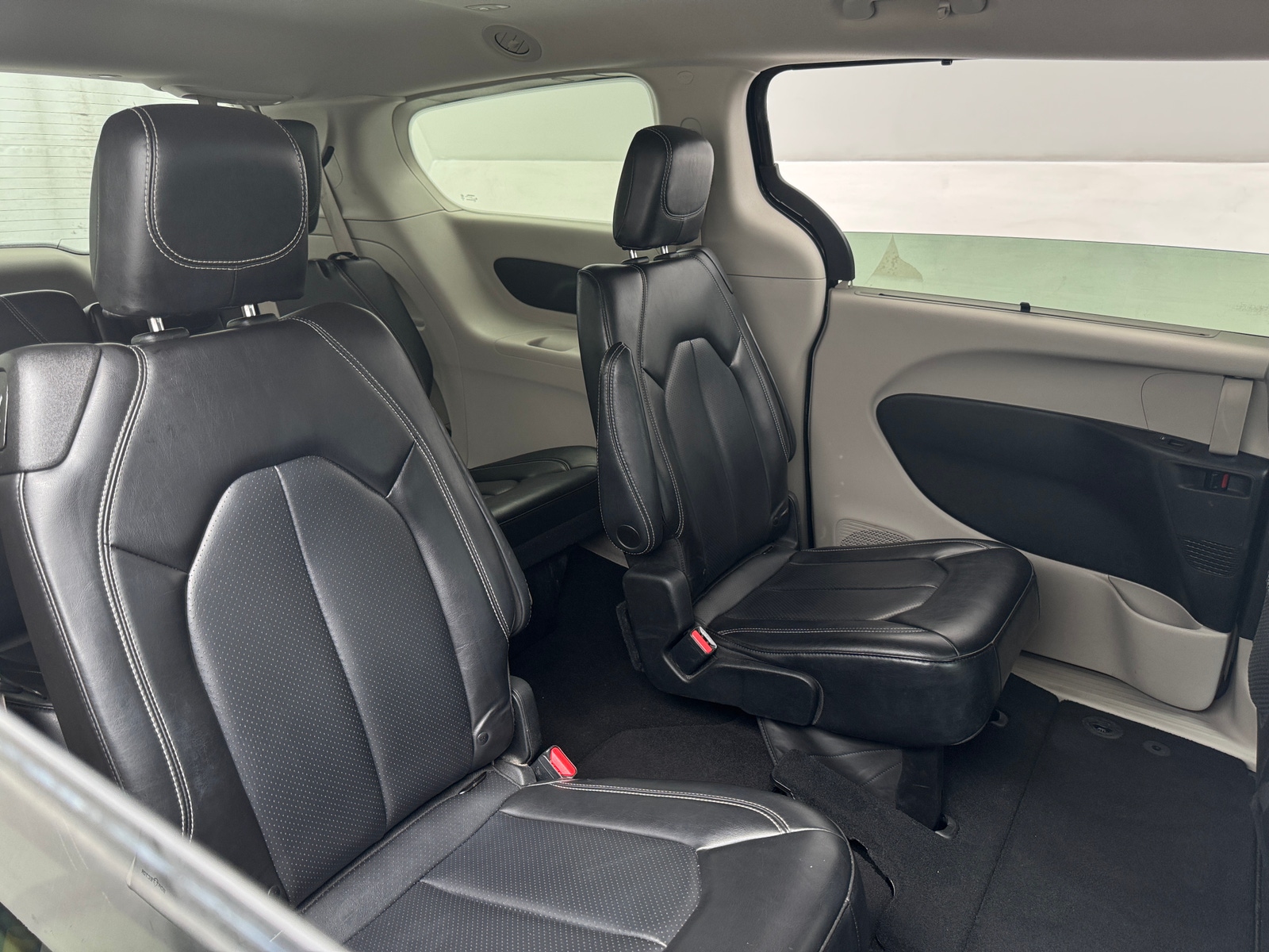 Thumbnail: 2023 Chrysler Pacifica - 5