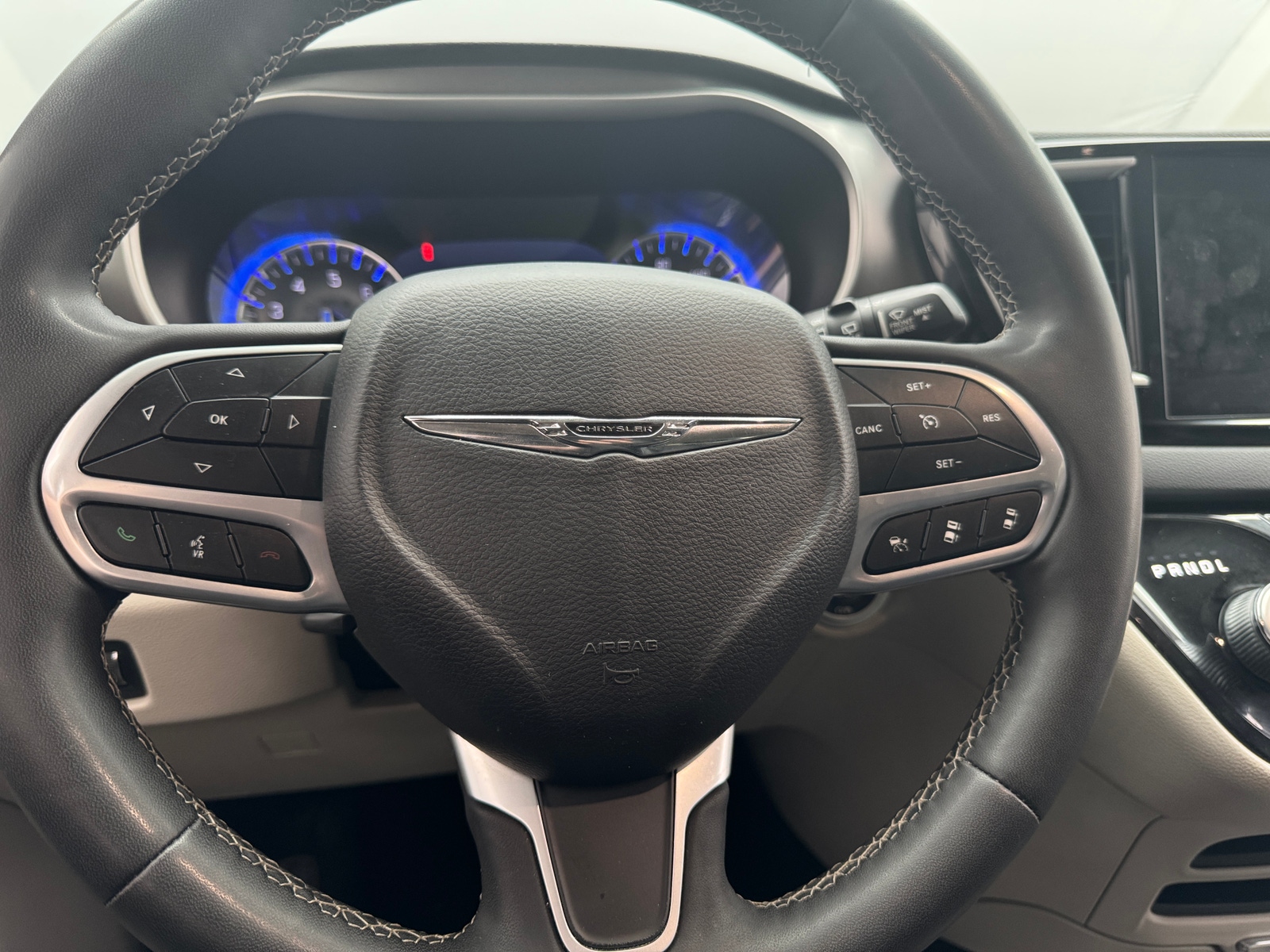 Thumbnail: 2023 Chrysler Pacifica - 4