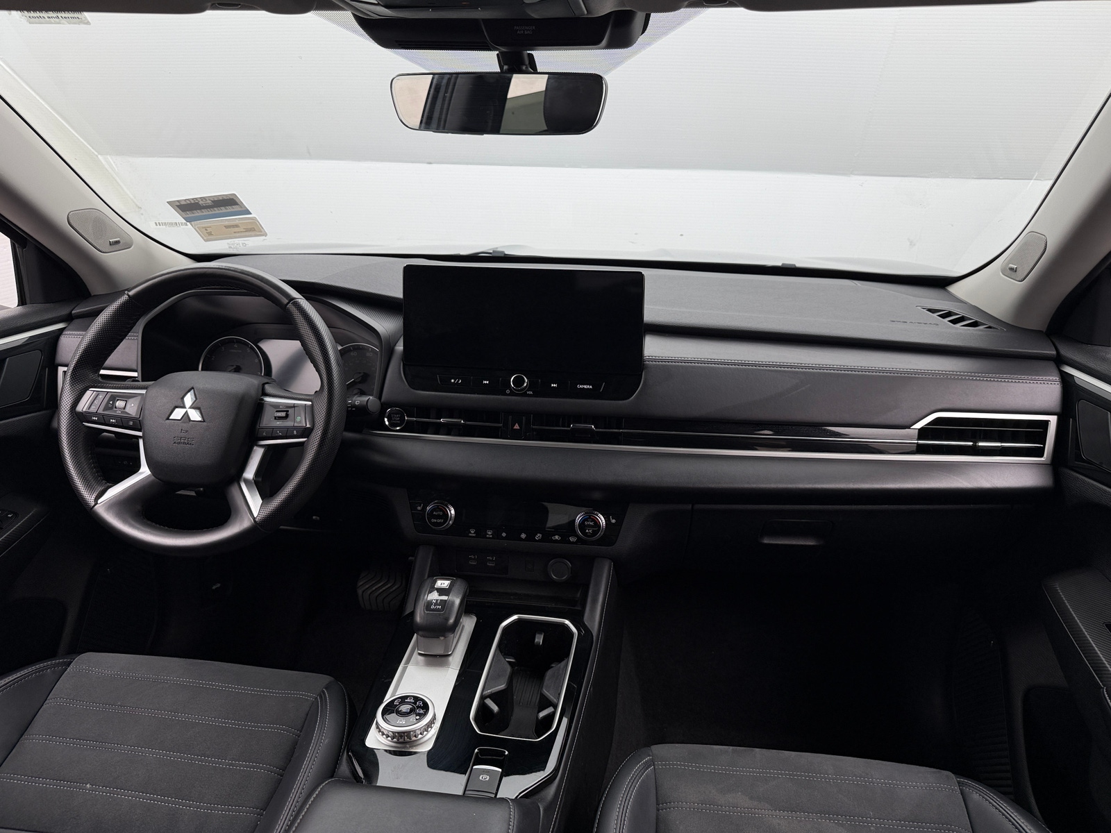 Thumbnail: 2025 Mitsubishi Outlander - 2