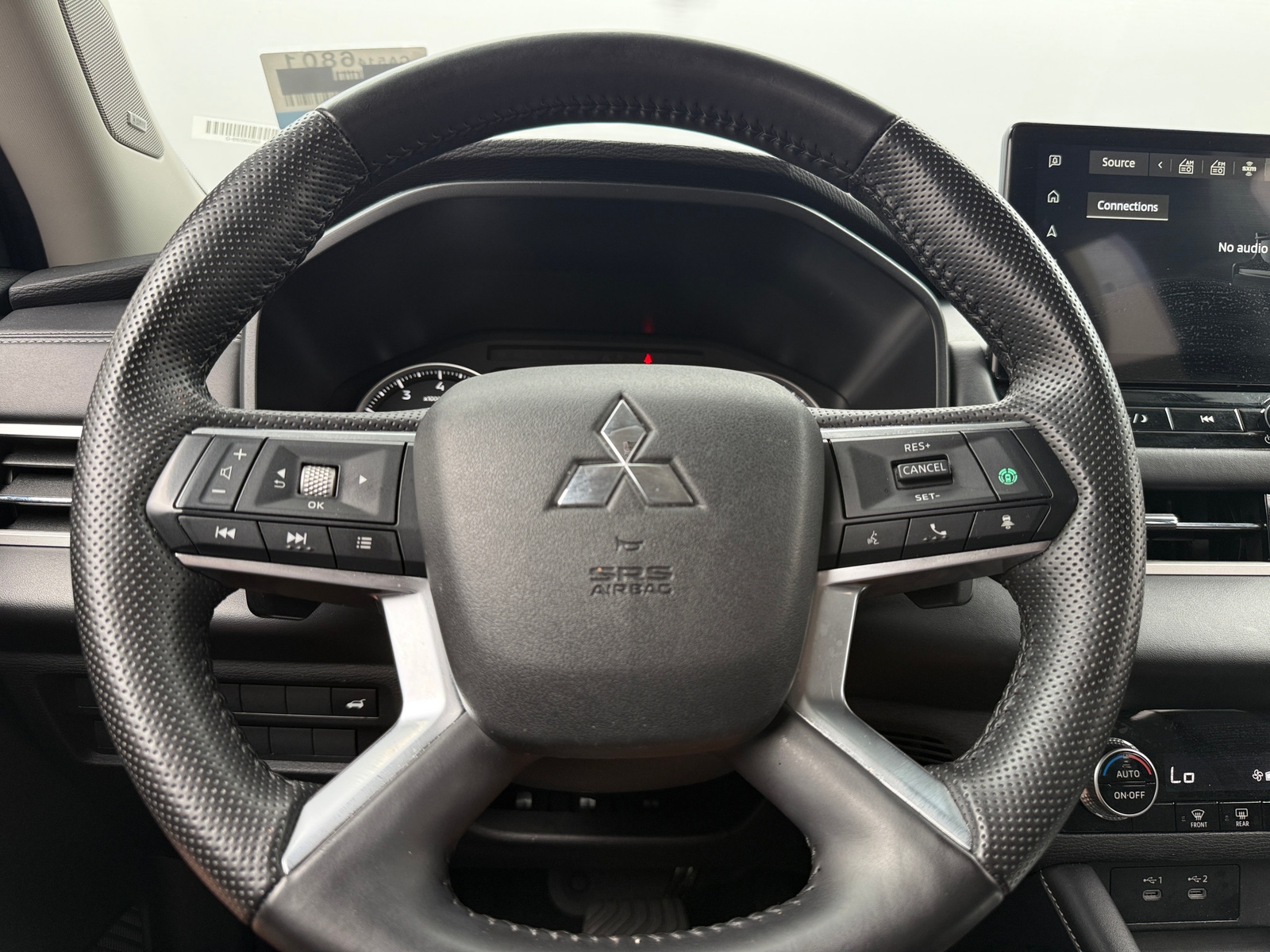 Thumbnail: 2025 Mitsubishi Outlander - 4