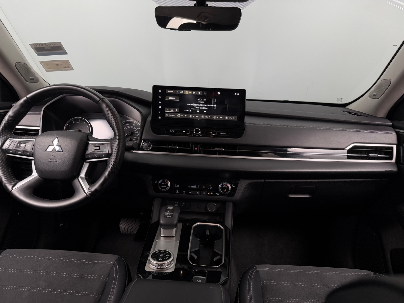 Thumbnail: 2025 Mitsubishi Outlander - 2