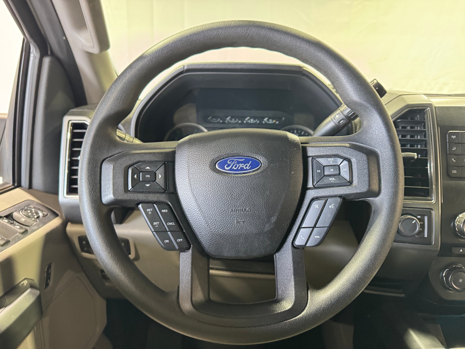 Thumbnail: 2018 Ford Econoline - 5