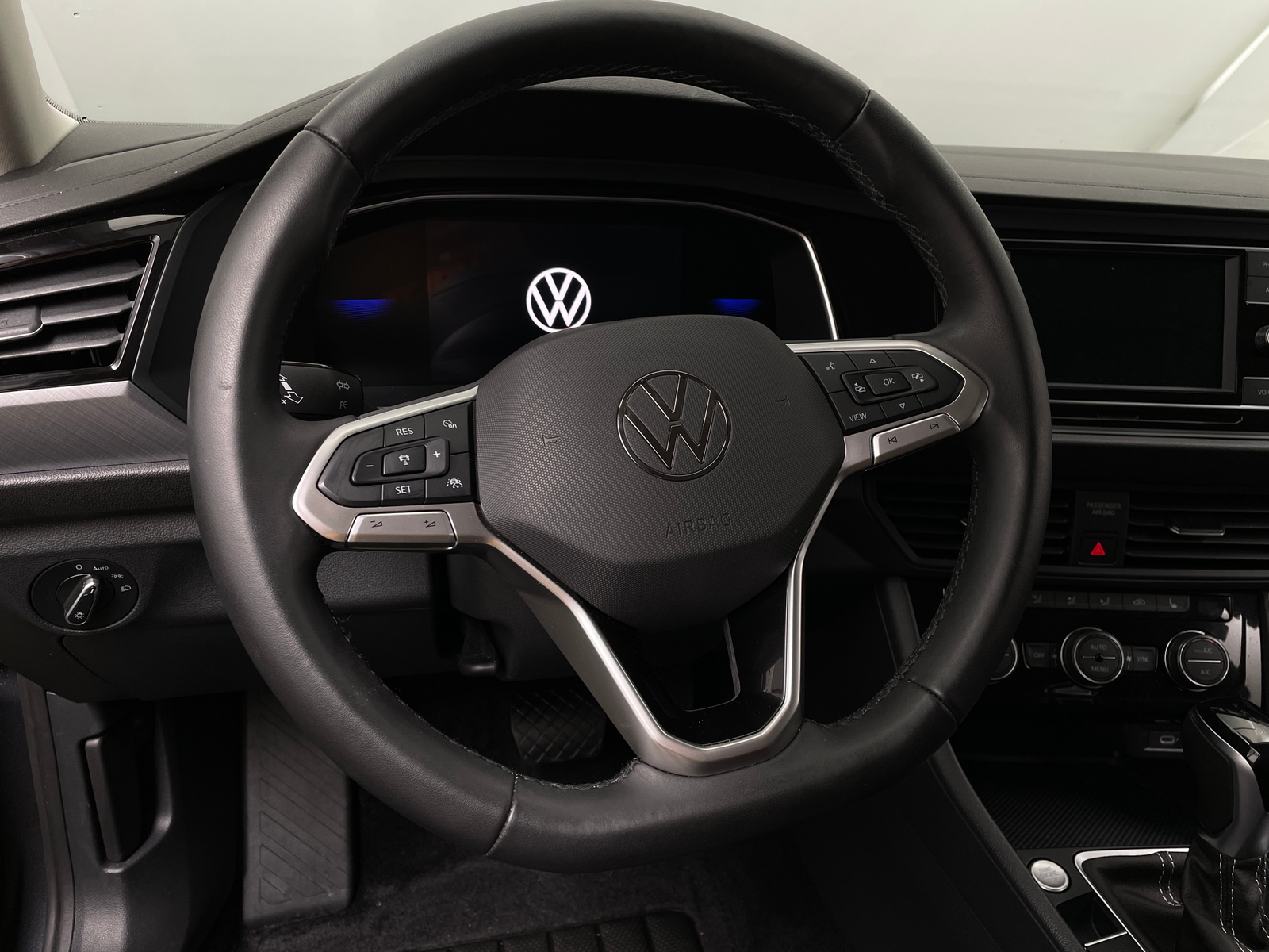 Thumbnail: 2024 Volkswagen Jetta - 4