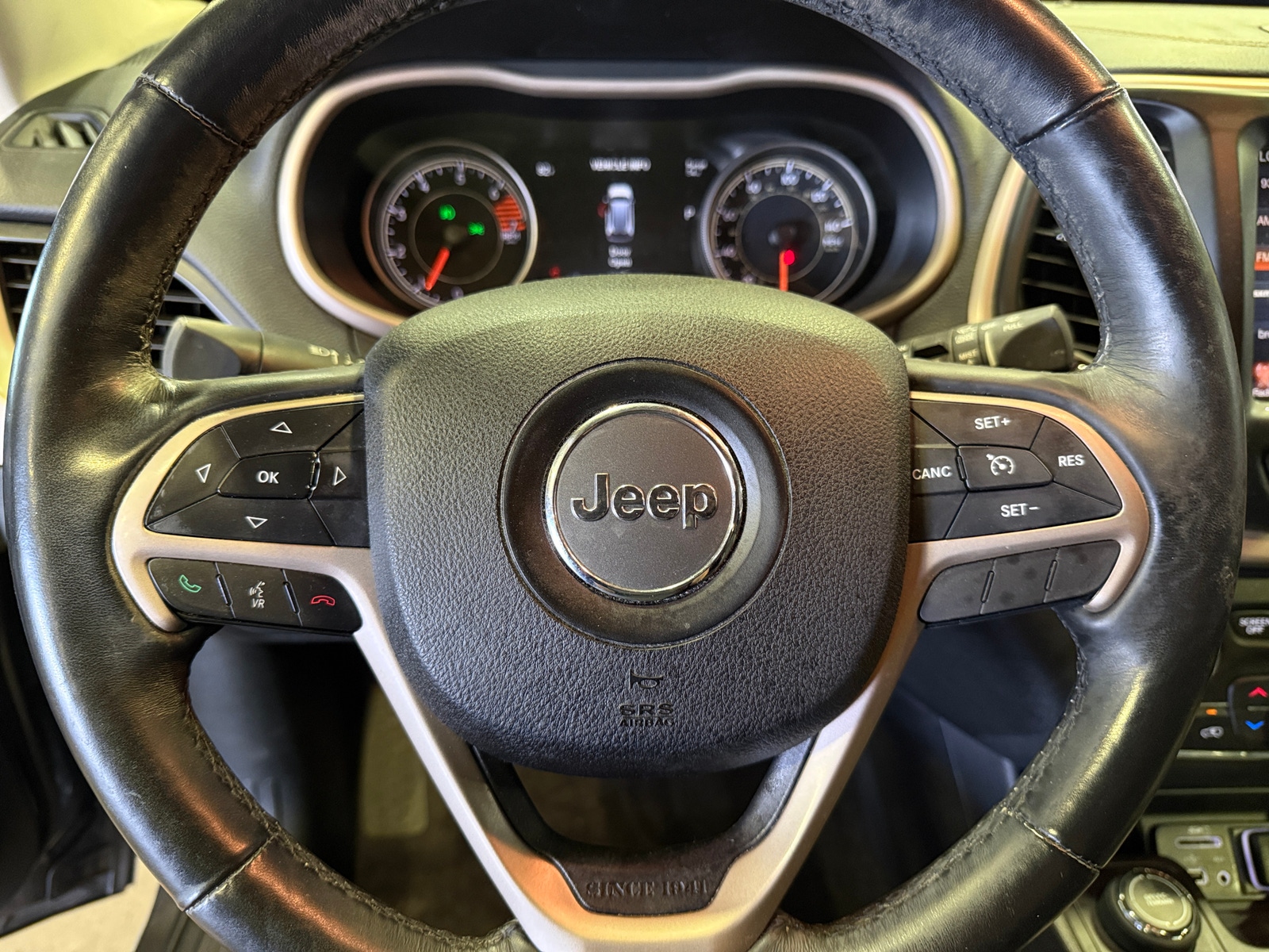 Thumbnail: 2017 Jeep Cherokee - 4