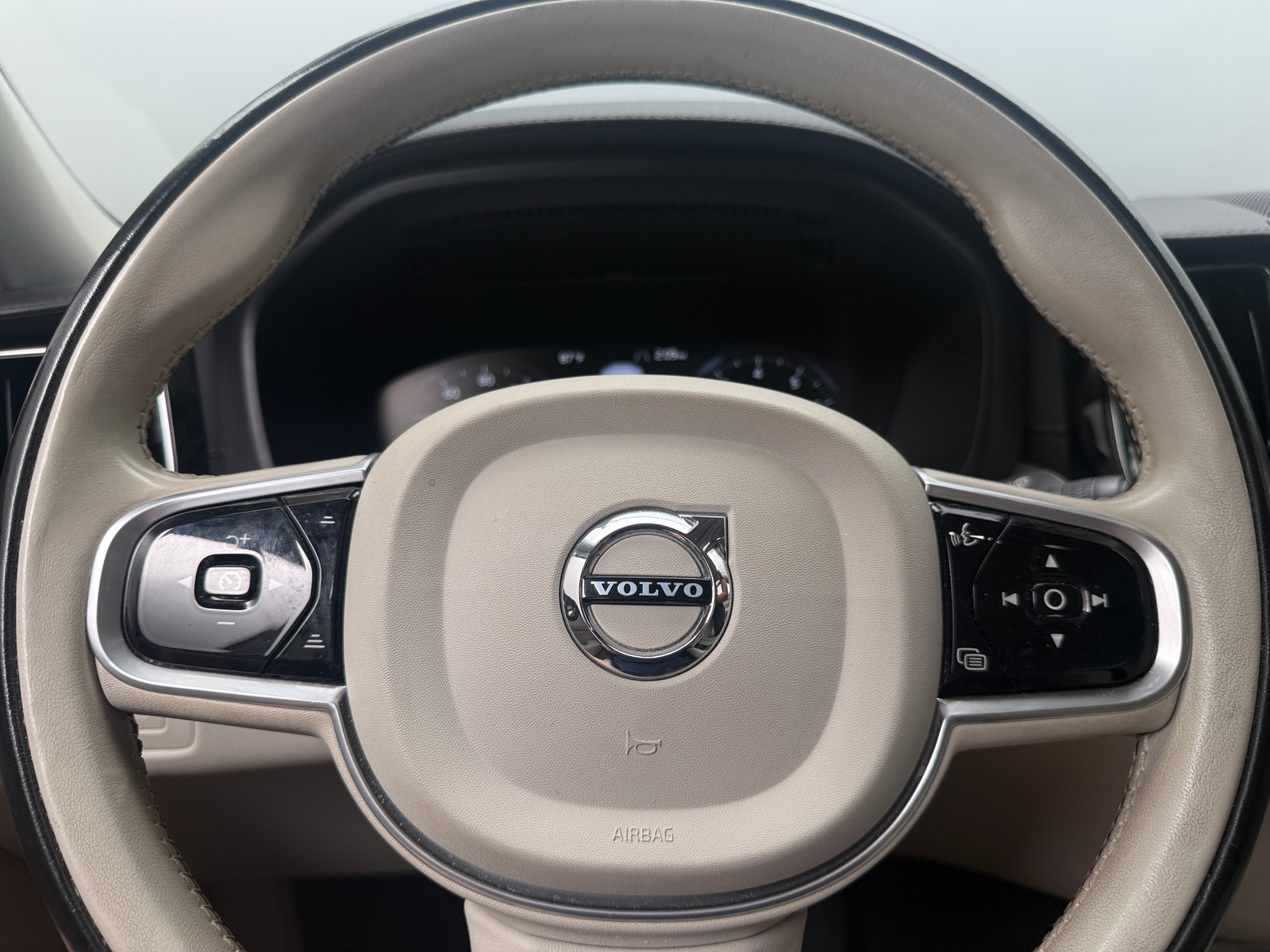 Thumbnail: 2021 Volvo XC60 - 4