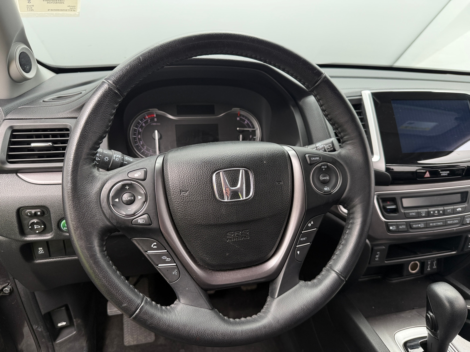Thumbnail: 2017 Honda Pilot - 4