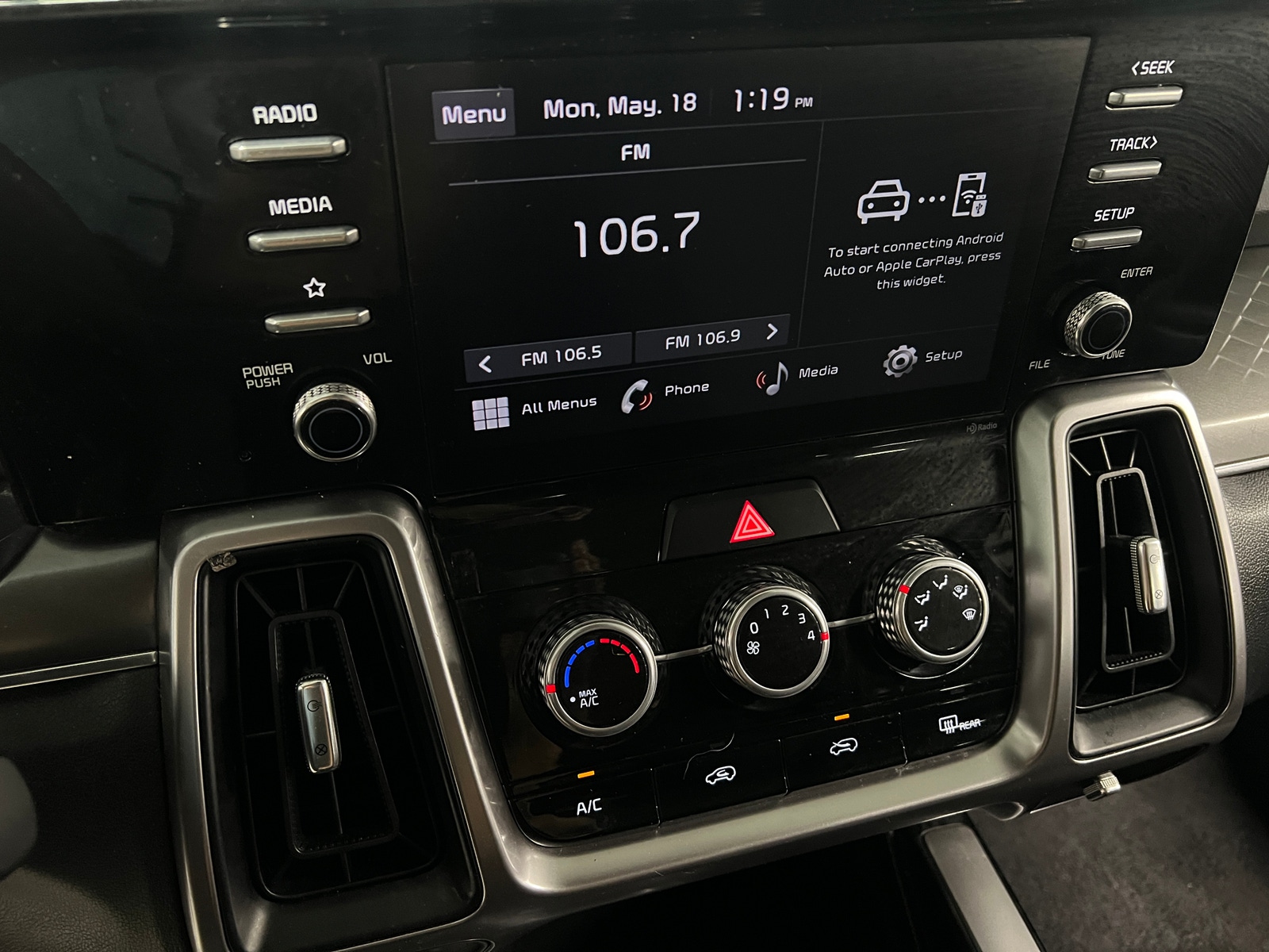 Thumbnail: 2023 Kia Sorento - 4