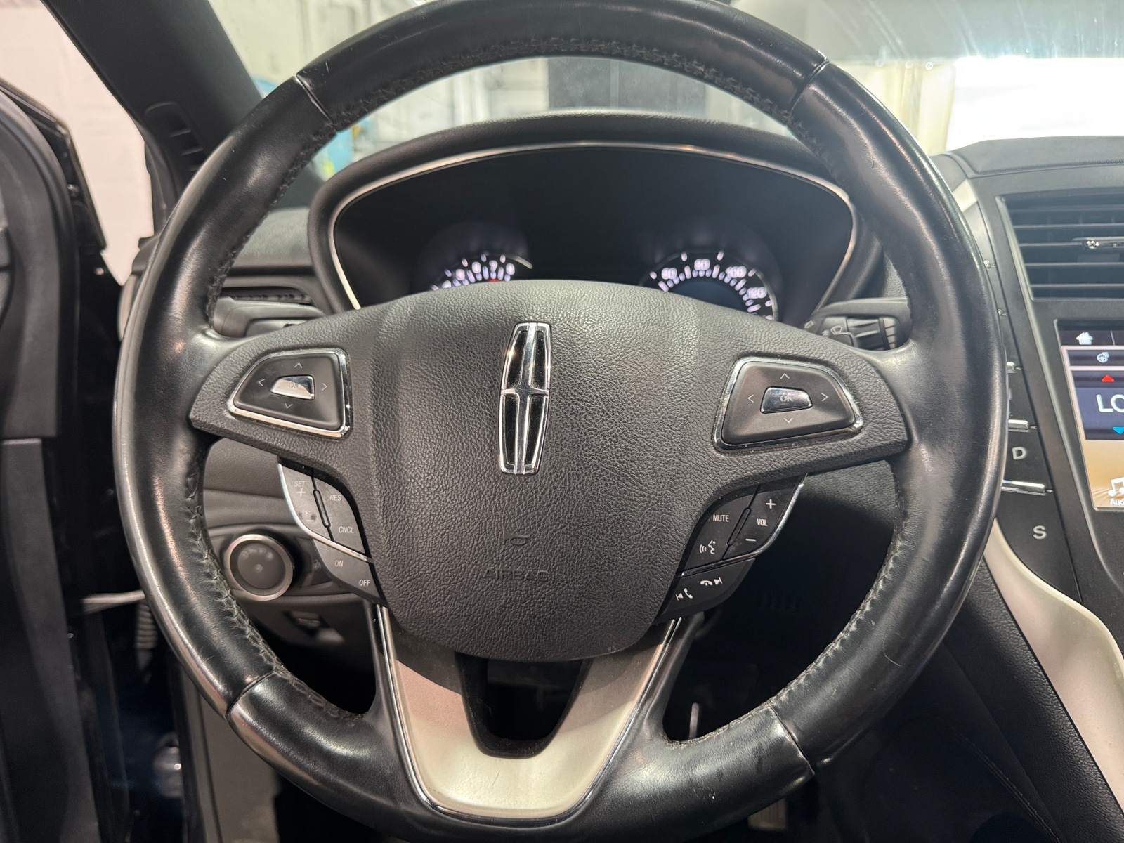 Thumbnail: 2017 Lincoln MKC - 4