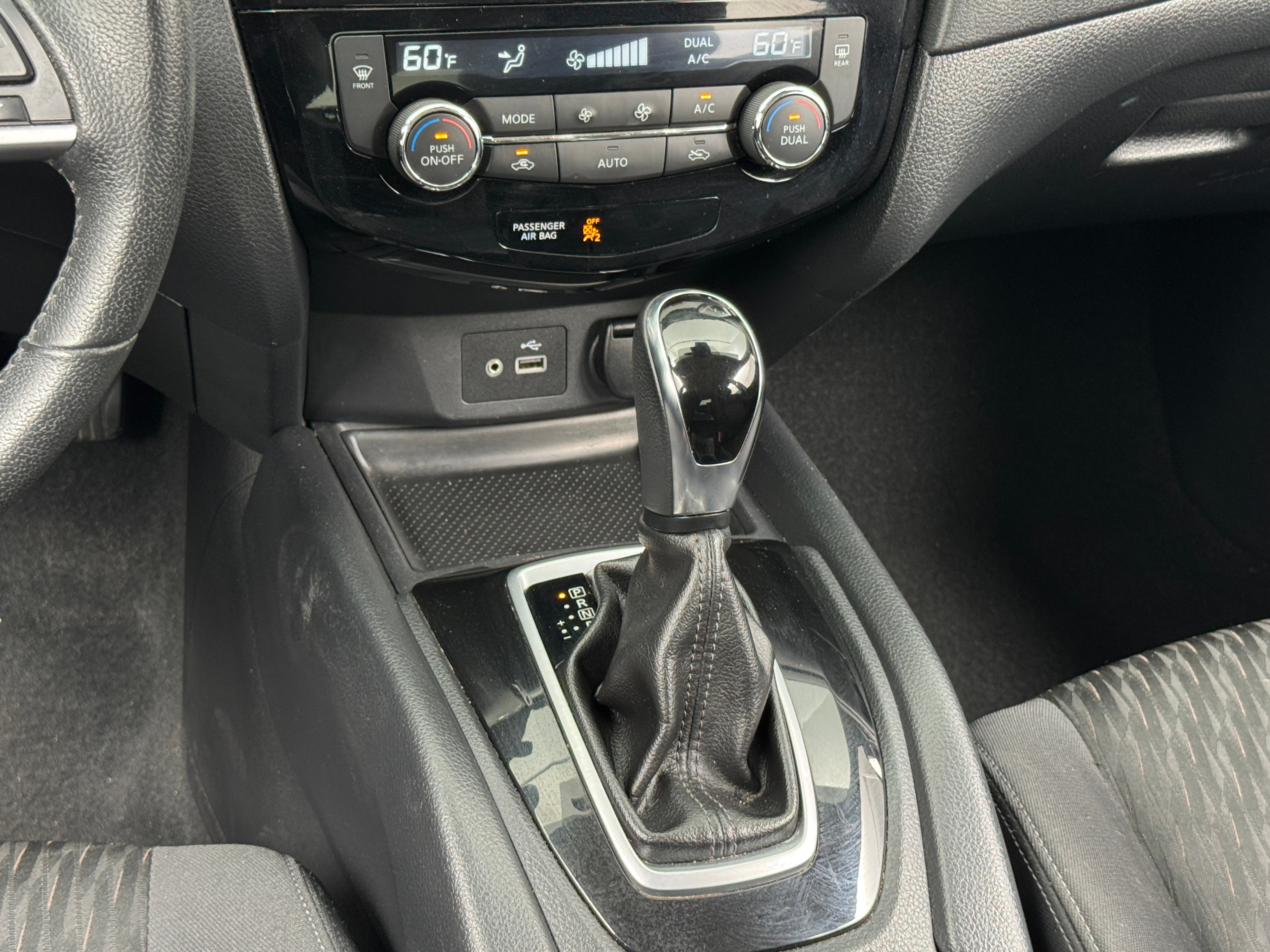 2019 Nissan Rogue SV - Photo 4