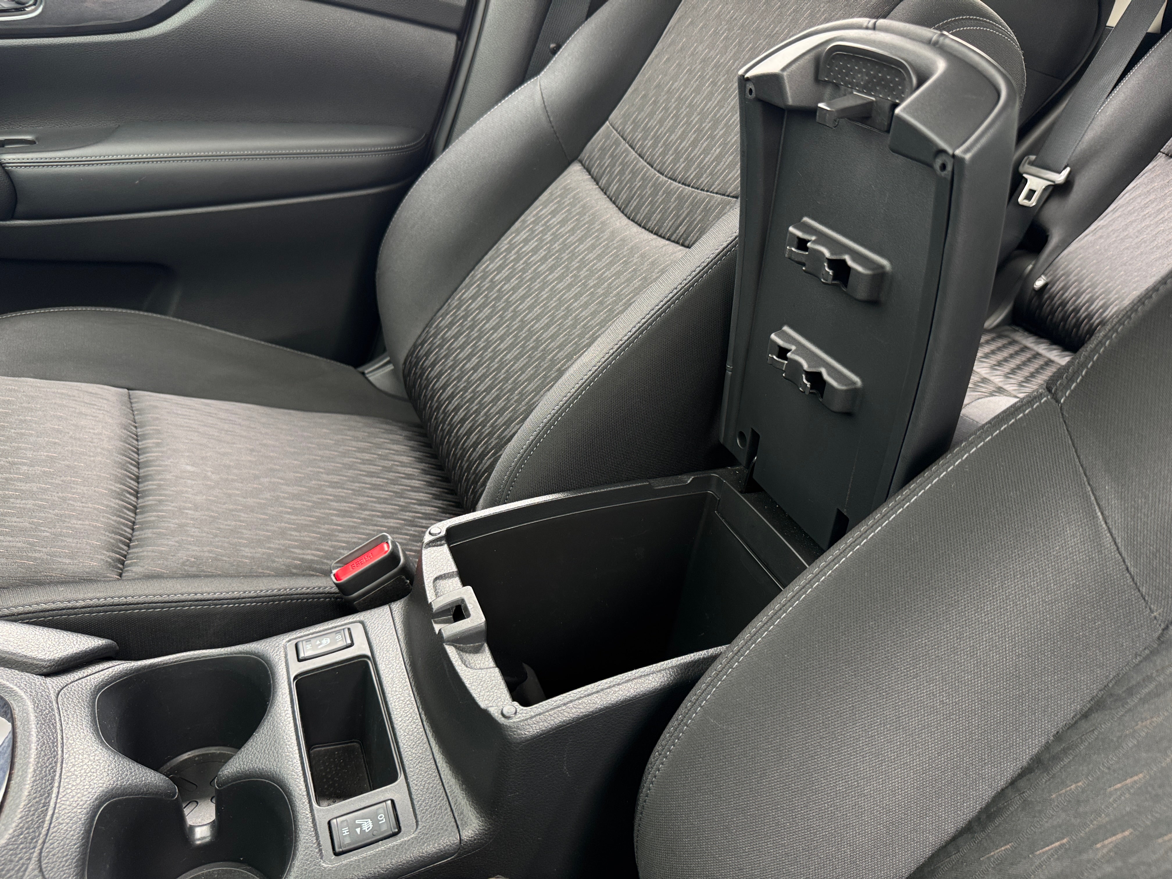 2019 Nissan Rogue SV - Photo 13