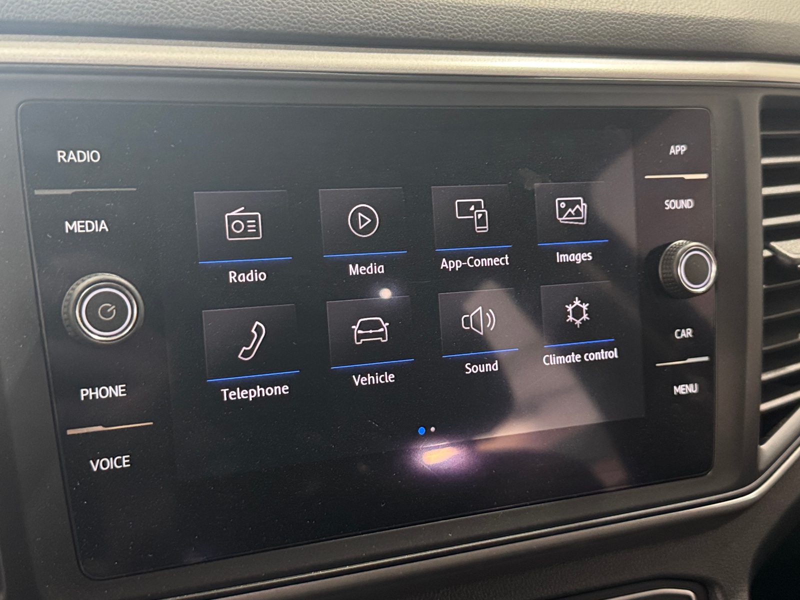 Thumbnail: 2021 Volkswagen Atlas - 3