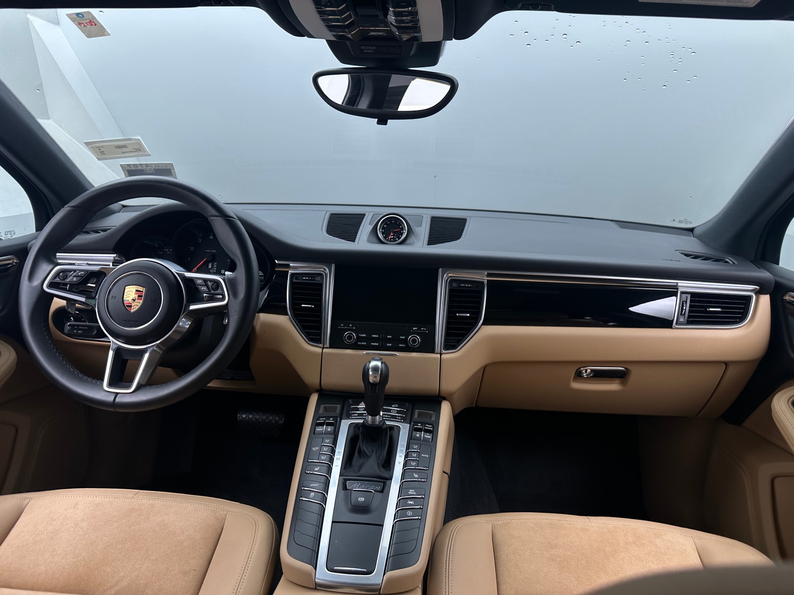 Thumbnail: 2017 Porsche Macan - 2